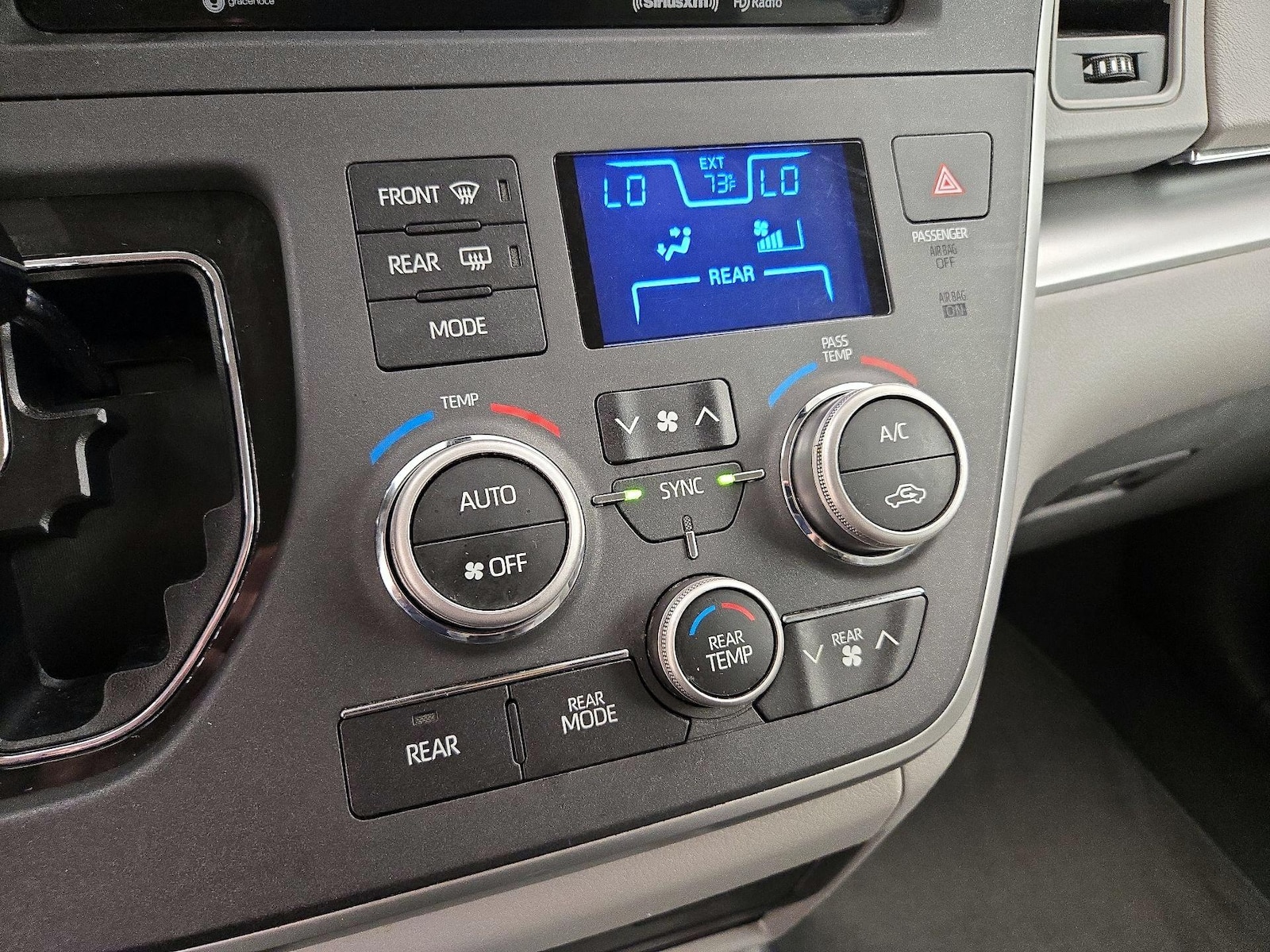 2020 Toyota Sienna LE - Photo 17