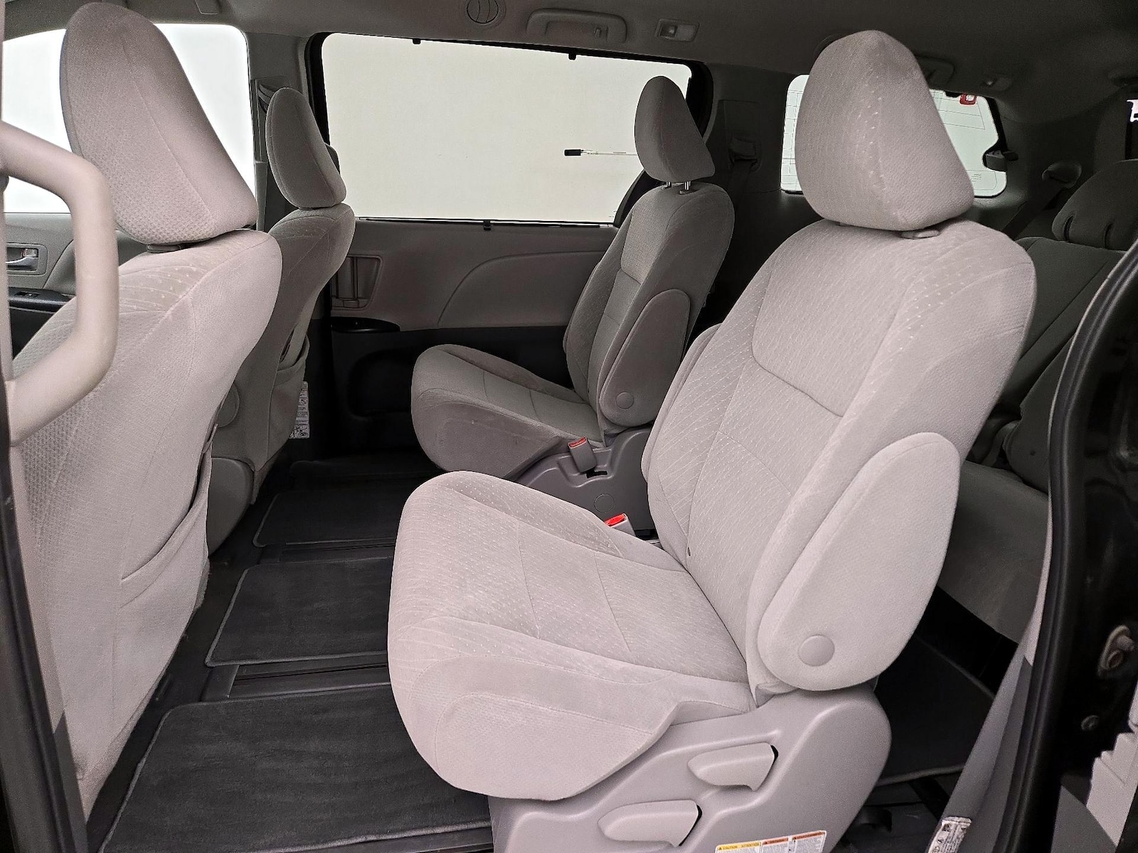 2020 Toyota Sienna LE - Photo 20