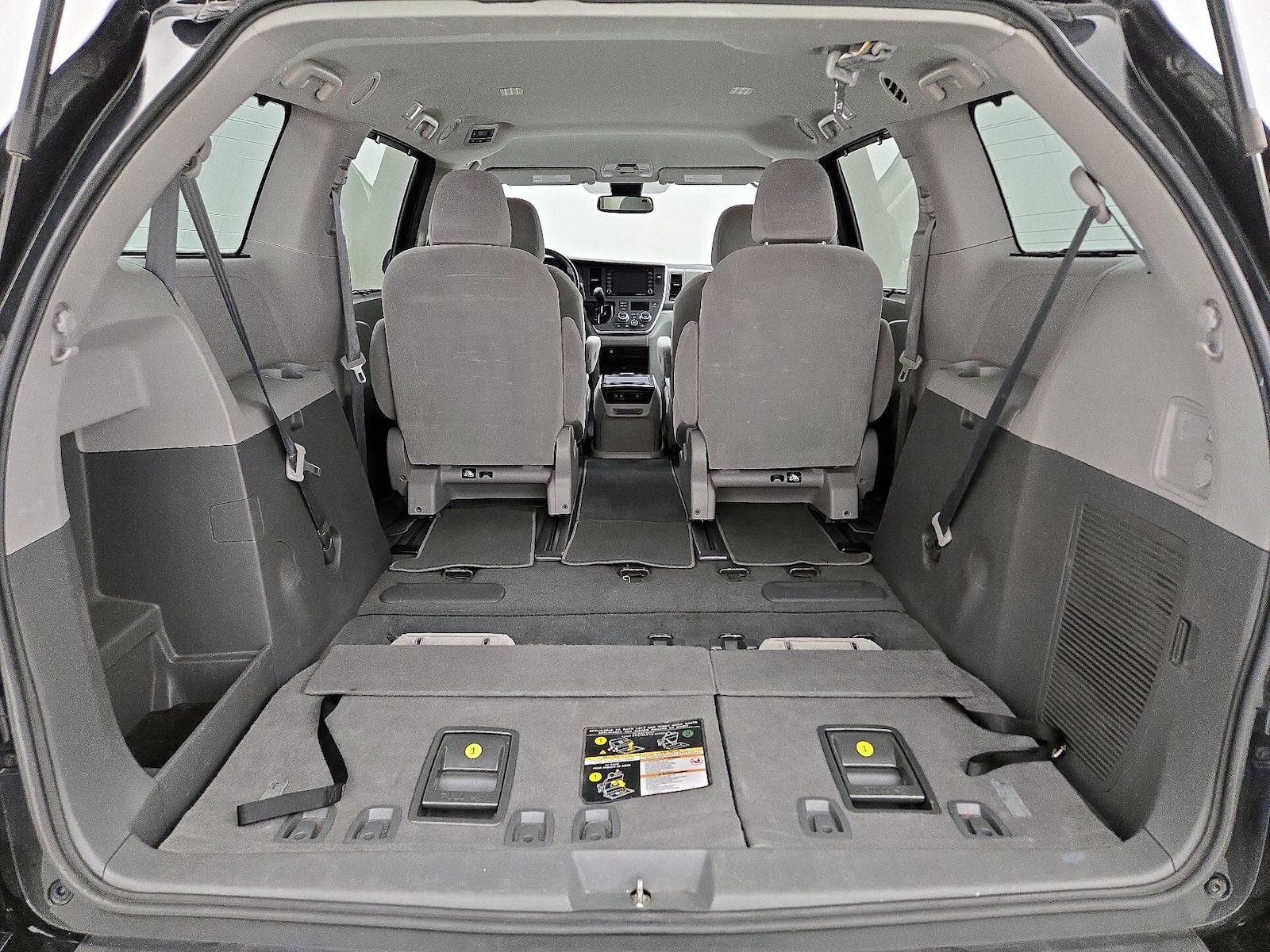 2020 Toyota Sienna LE - Photo 23