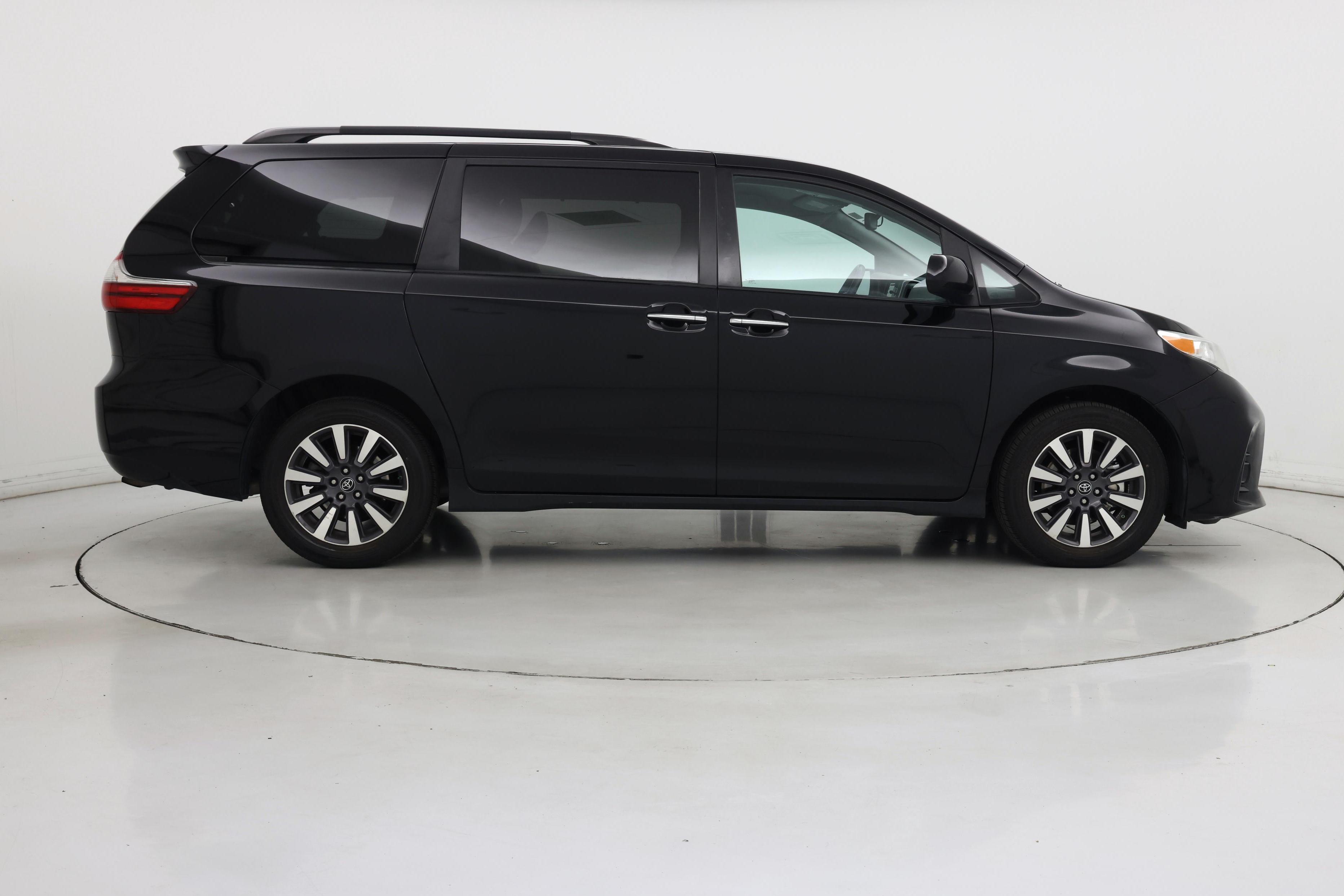 Thumbnail: 2020 Toyota Sienna - 7