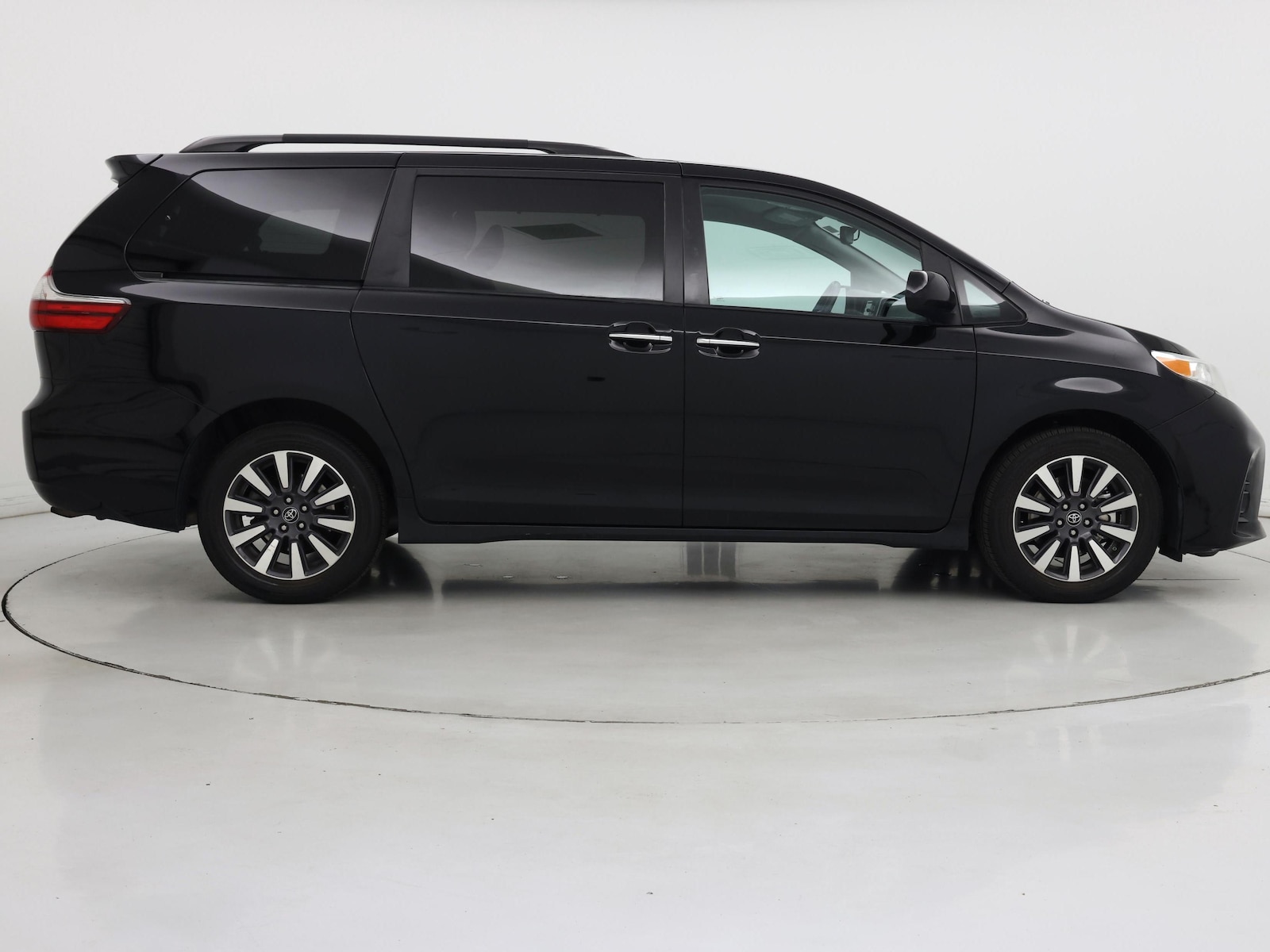 2020 Toyota Sienna LE - Photo 8