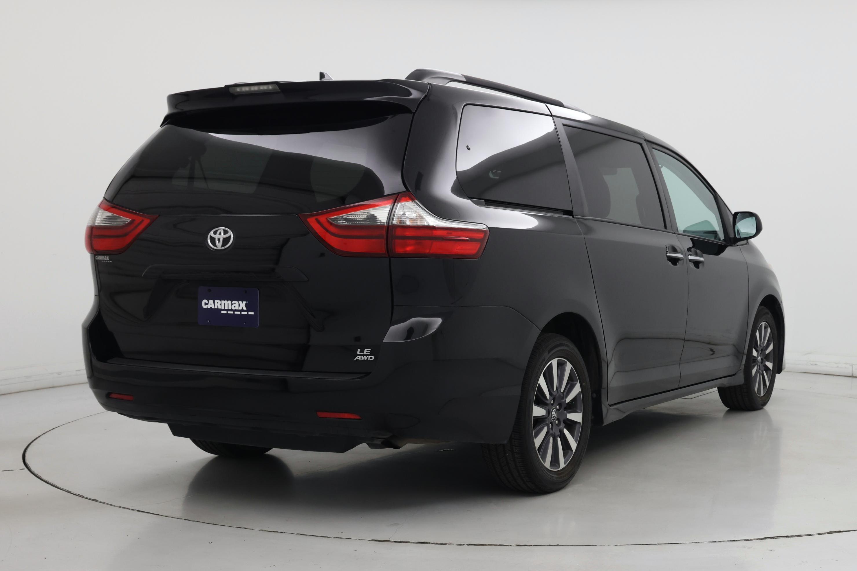Thumbnail: 2020 Toyota Sienna - 8