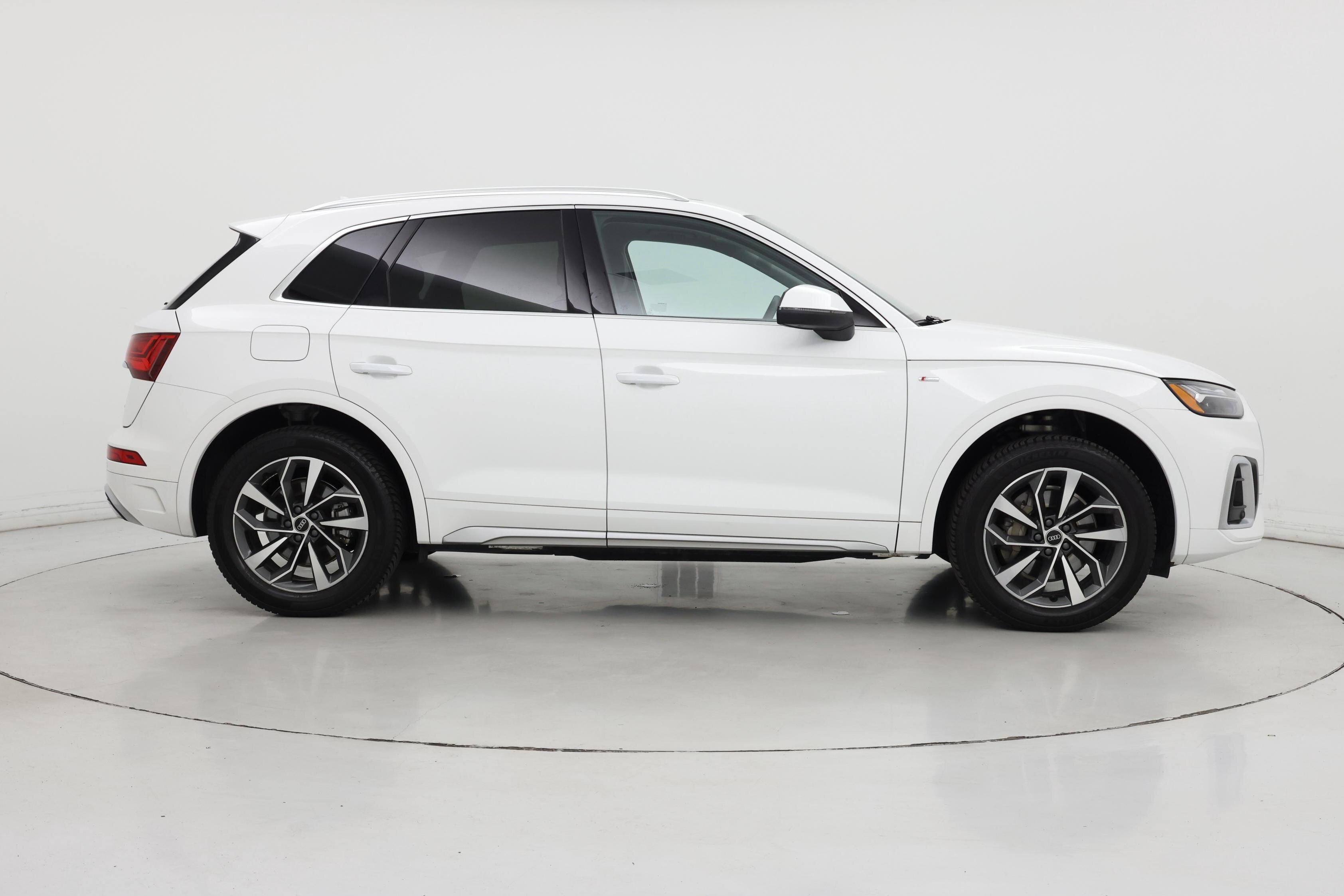Thumbnail: 2023 Audi Q5 - 7