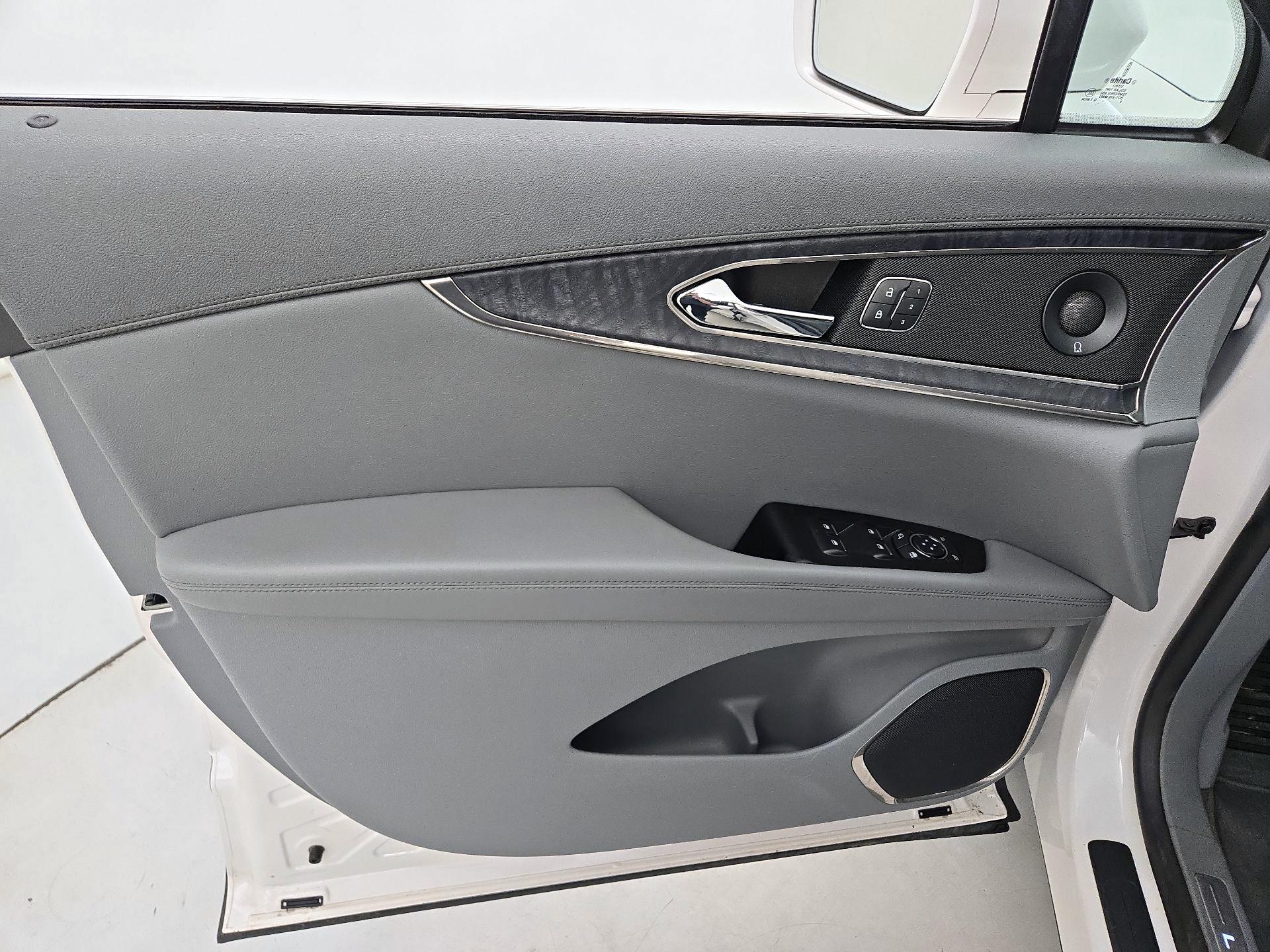Thumbnail: 2019 Lincoln Nautilus - 12