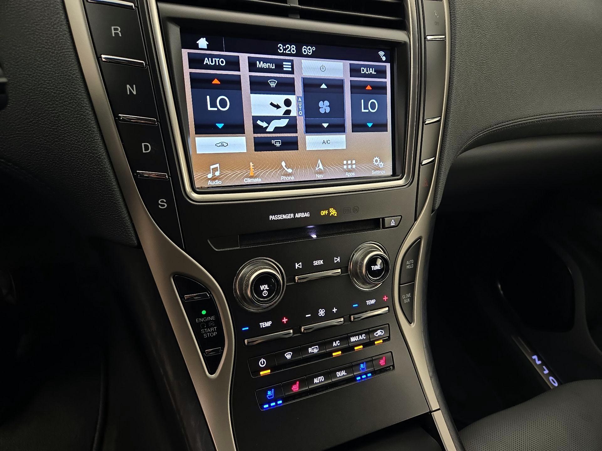 Thumbnail: 2019 Lincoln Nautilus - 17