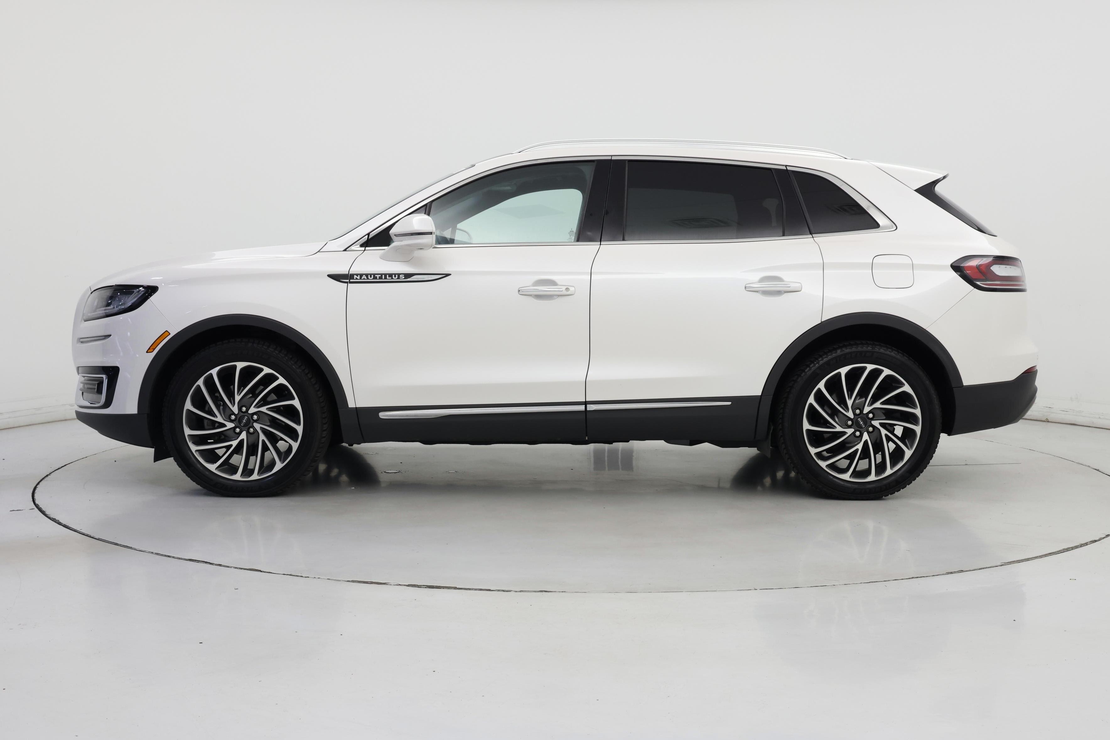 Thumbnail: 2019 Lincoln Nautilus - 3
