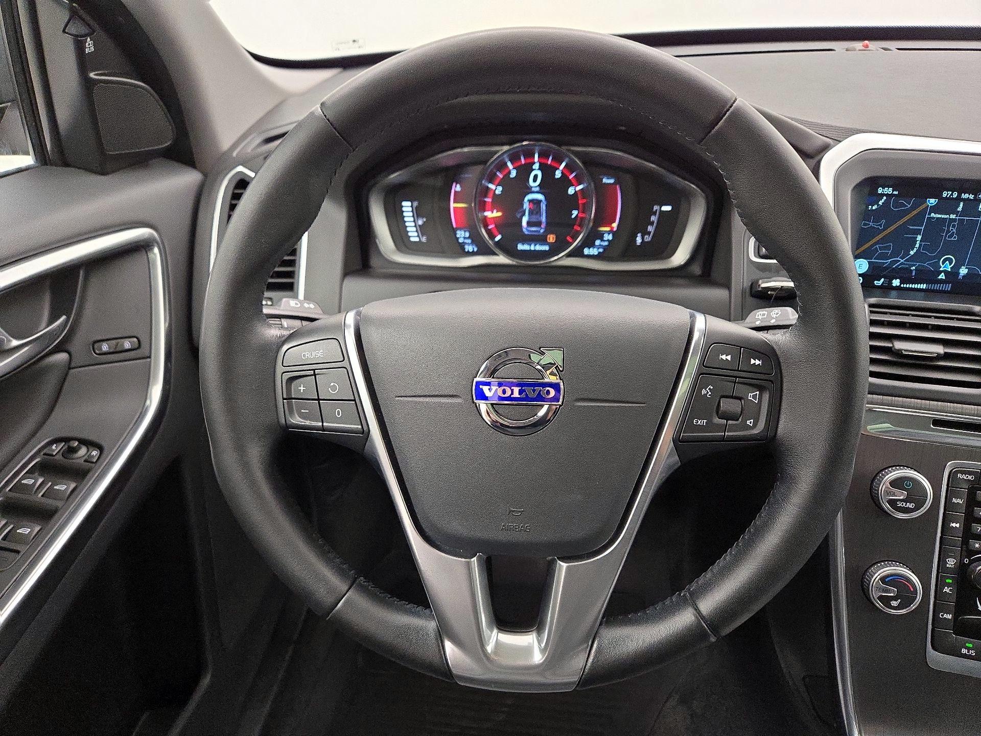 Thumbnail: 2016 Volvo XC60 - 10