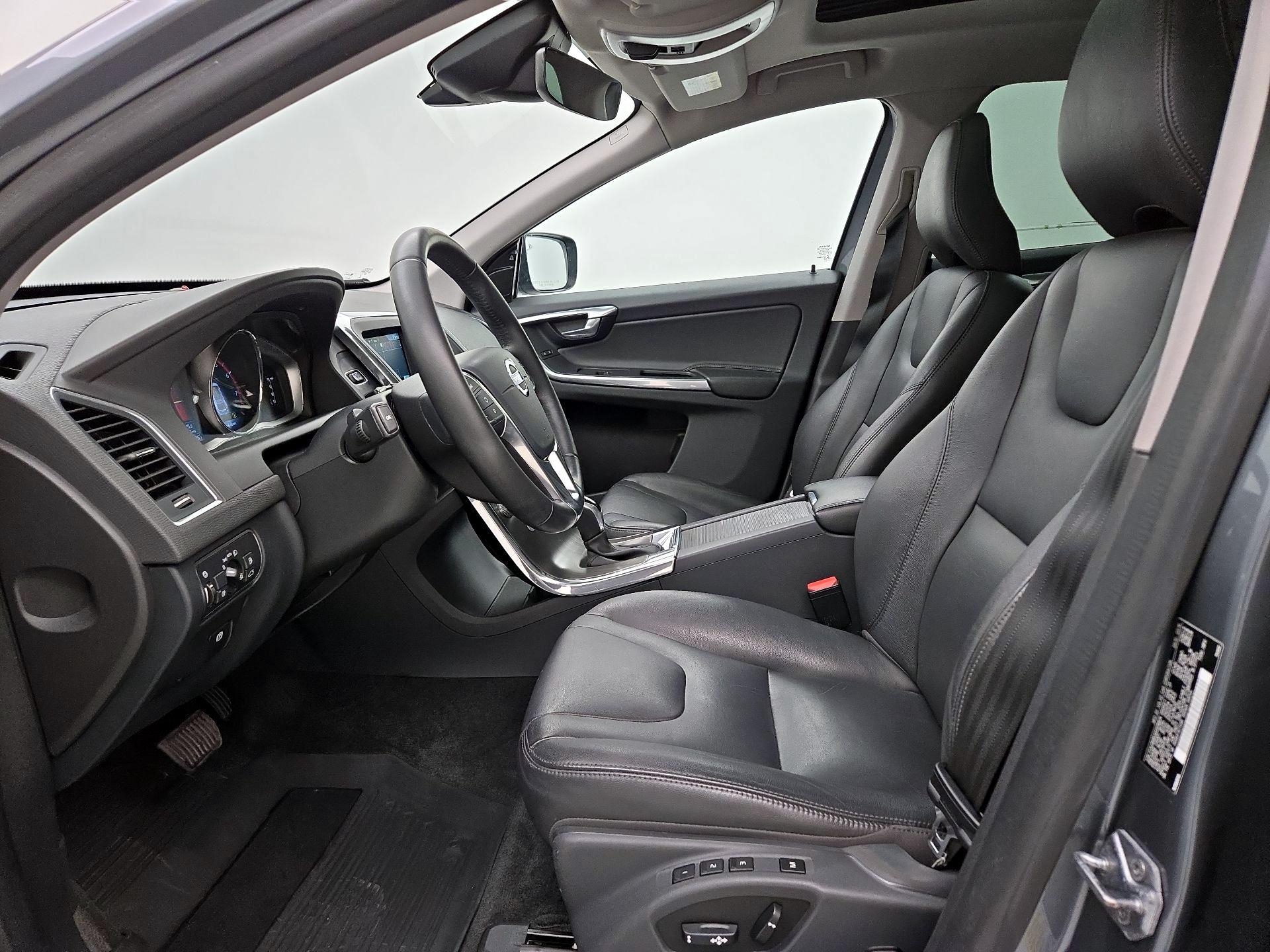 Thumbnail: 2016 Volvo XC60 - 11