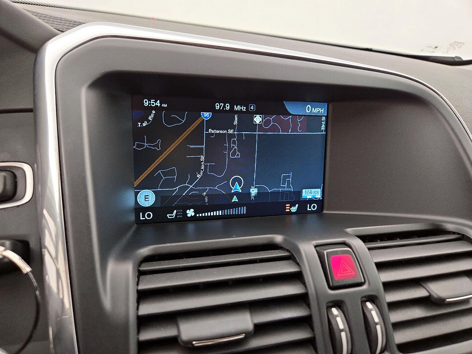 Thumbnail: 2016 Volvo XC60 - 14