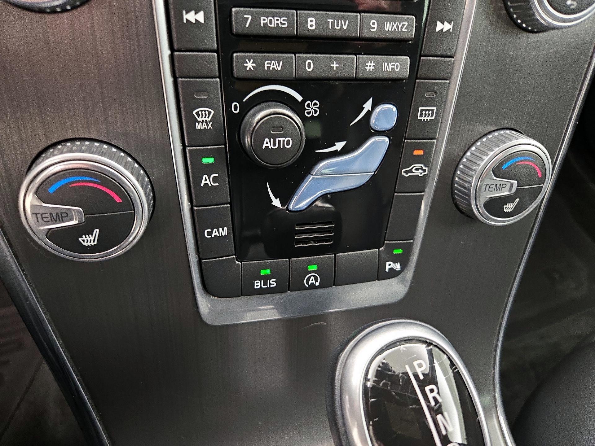Thumbnail: 2016 Volvo XC60 - 17