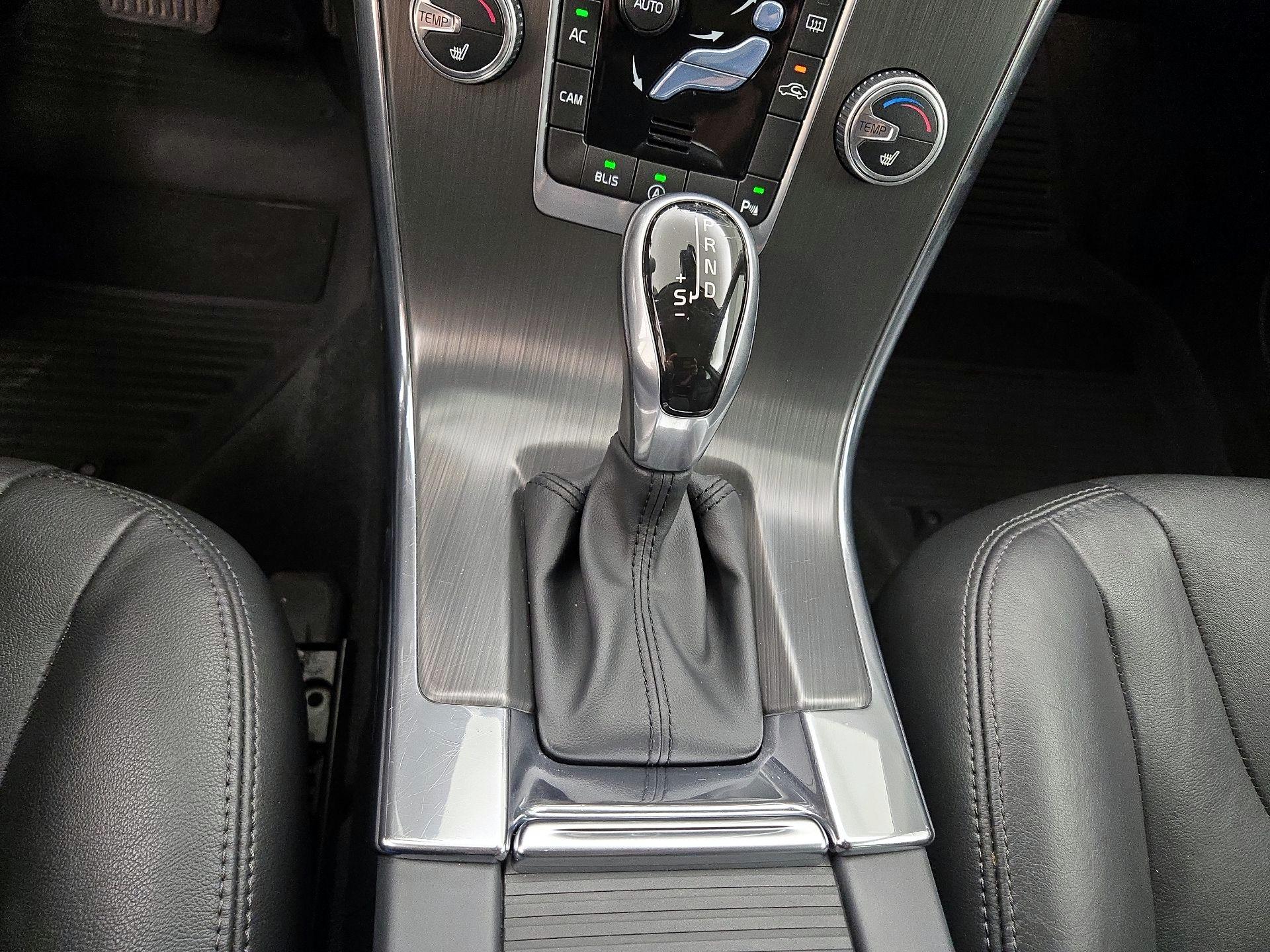 Thumbnail: 2016 Volvo XC60 - 18