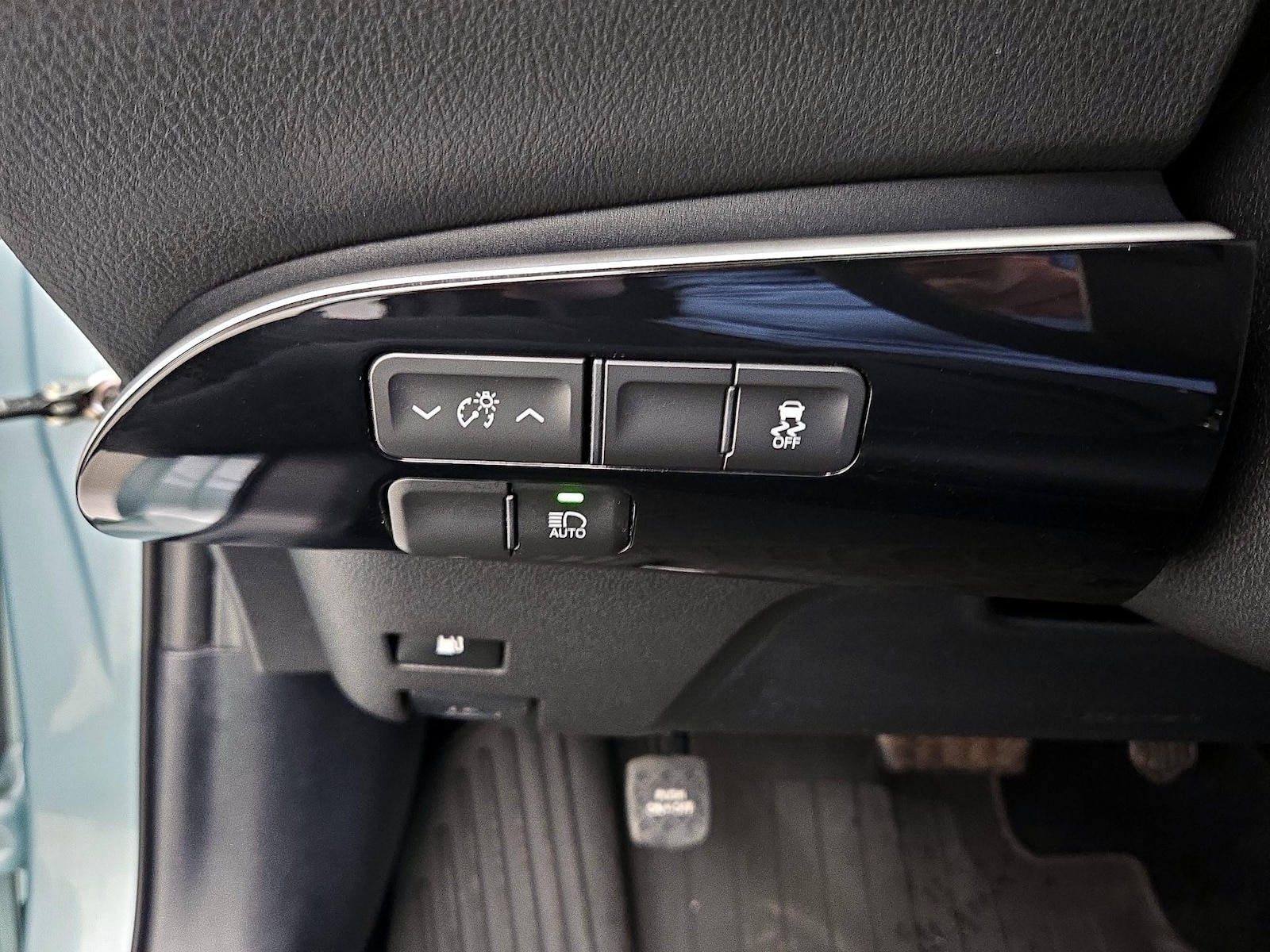 2017 Toyota Prius Four - Photo 14
