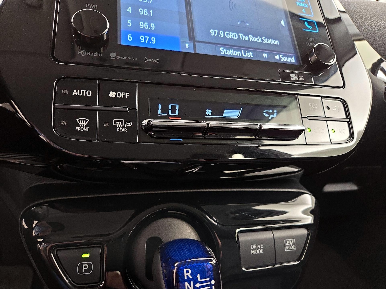 2017 Toyota Prius Four - Photo 18