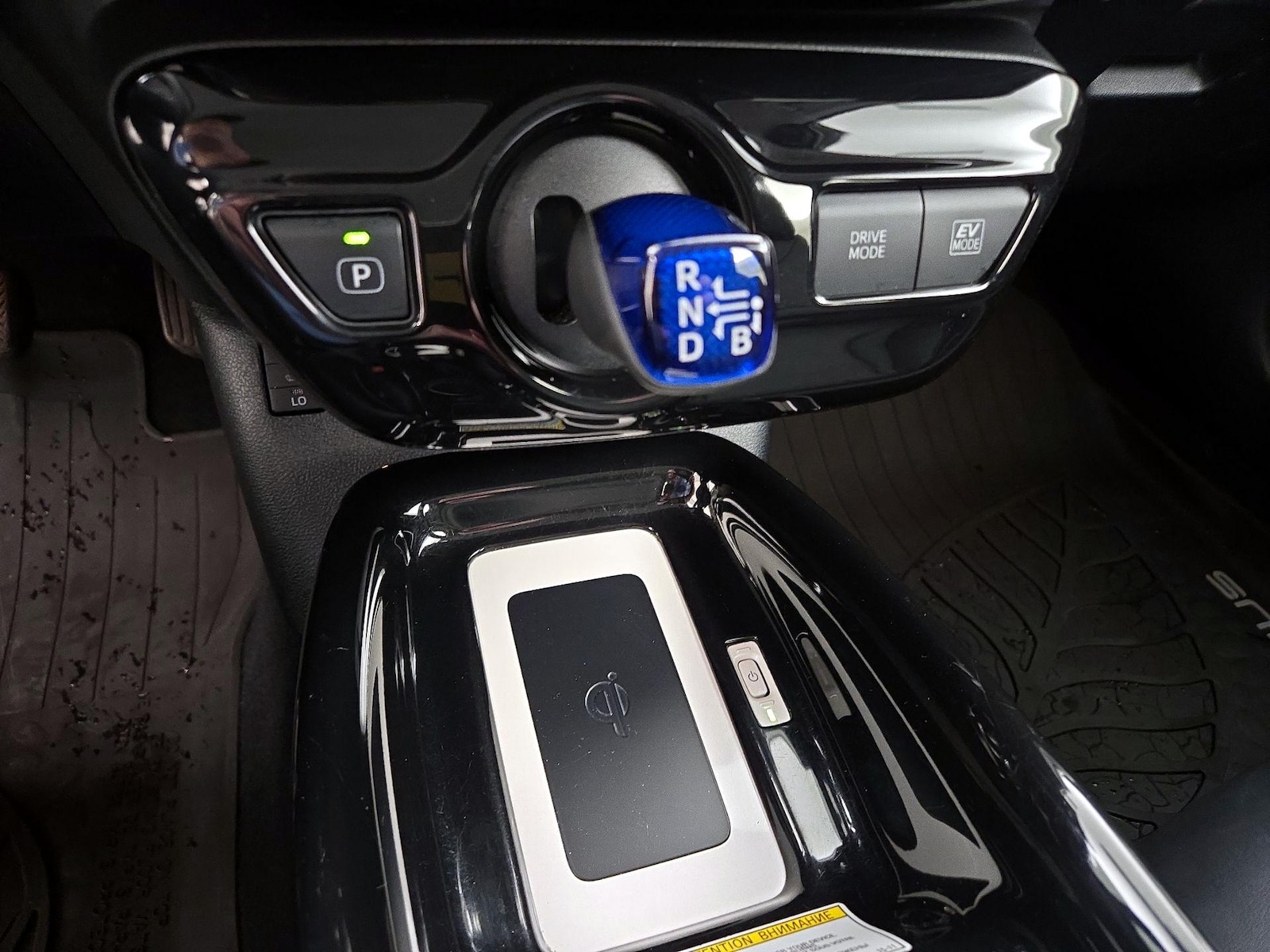 2017 Toyota Prius Four - Photo 19