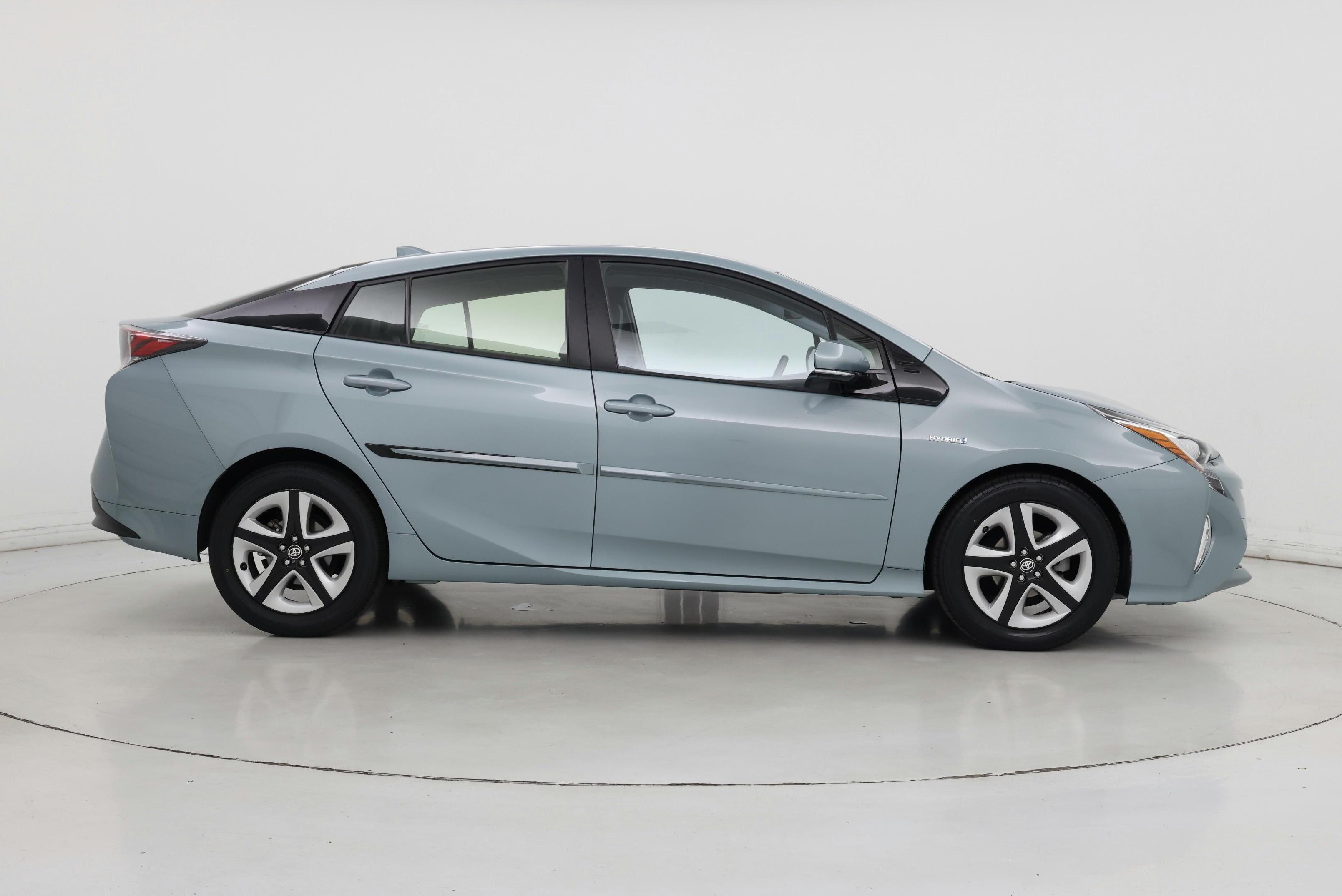 Thumbnail: 2017 Toyota Prius - 7