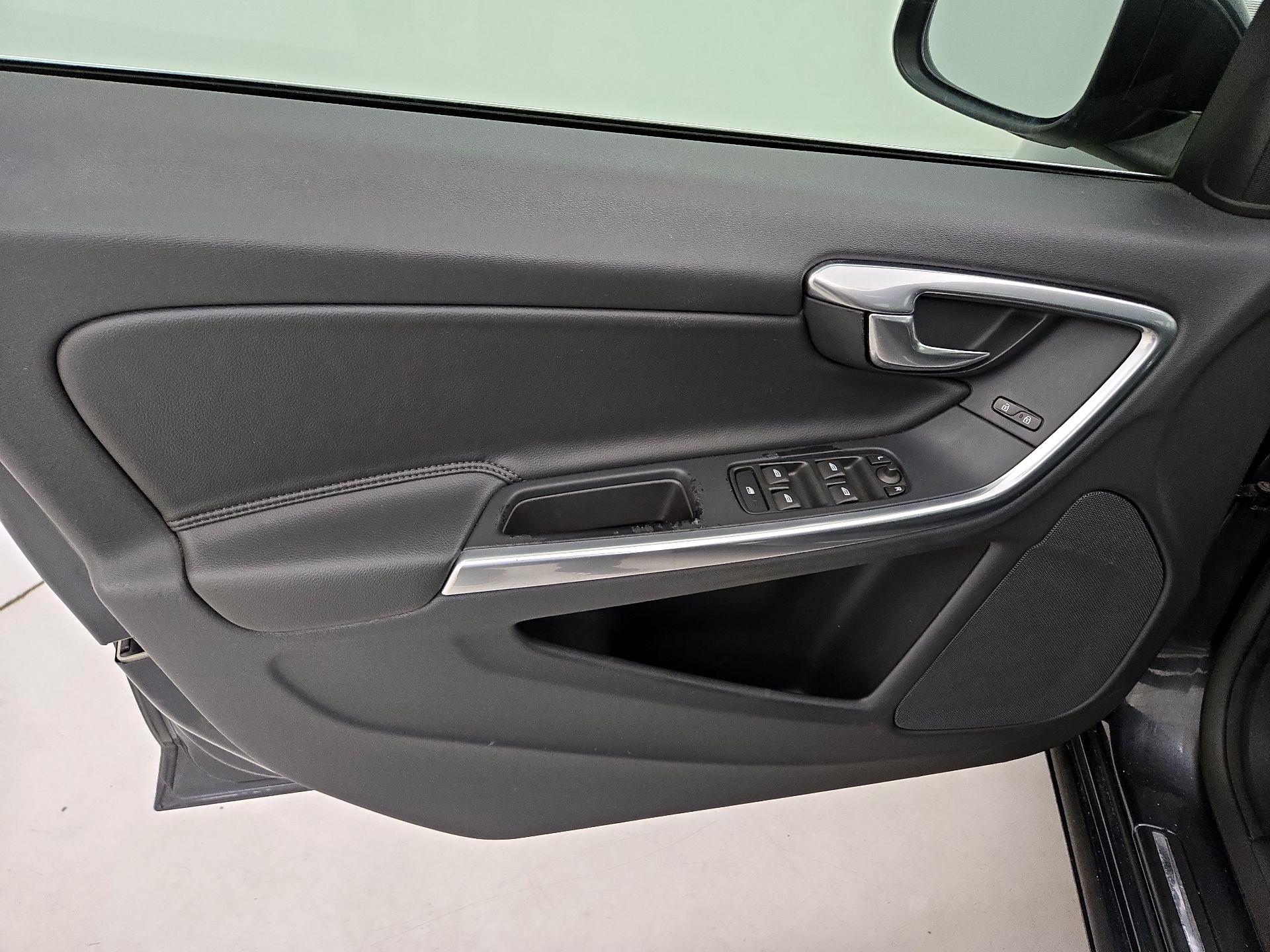Thumbnail: 2016 Volvo S60 - 12