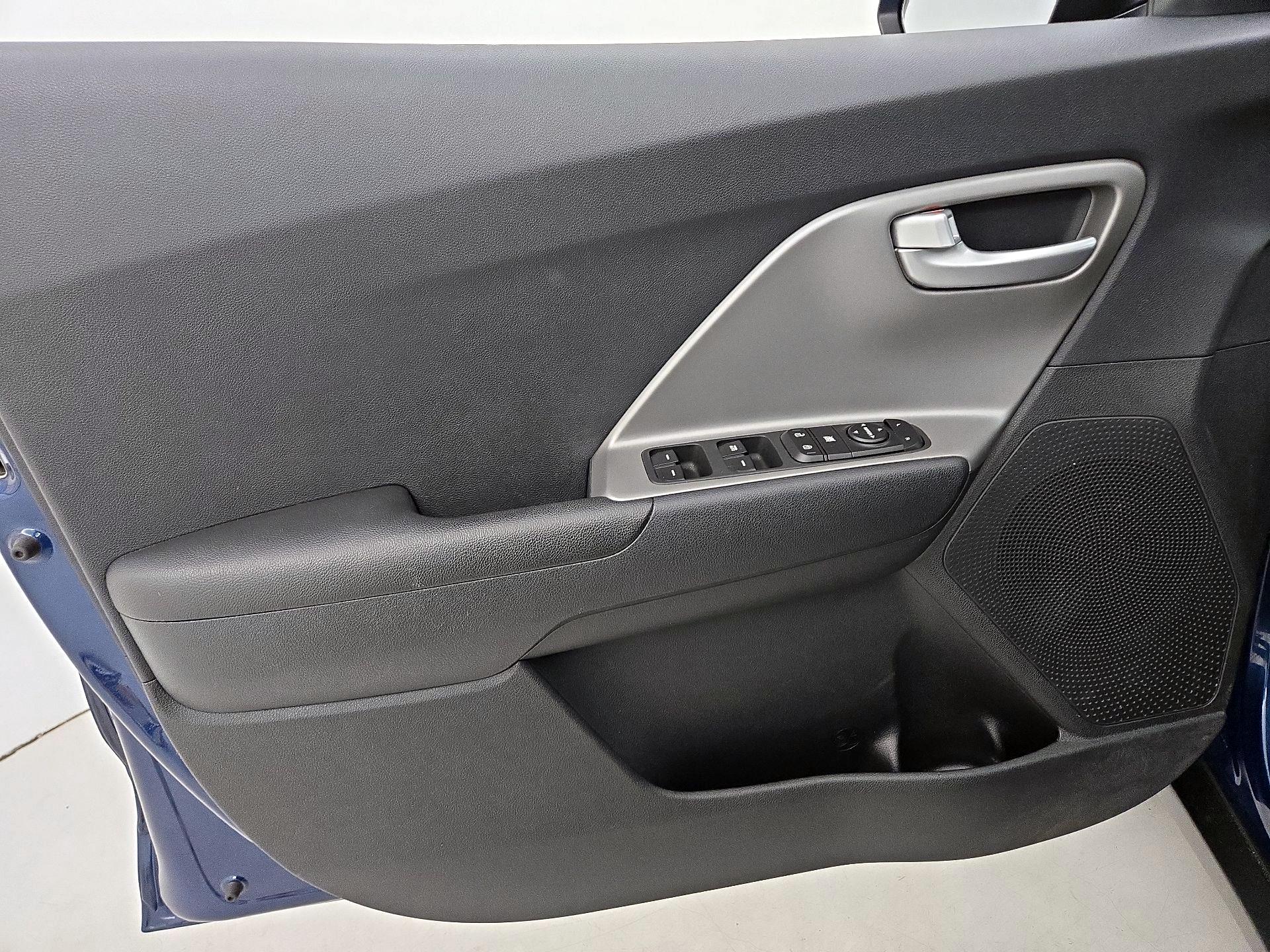 Thumbnail: 2019 Kia Niro - 12