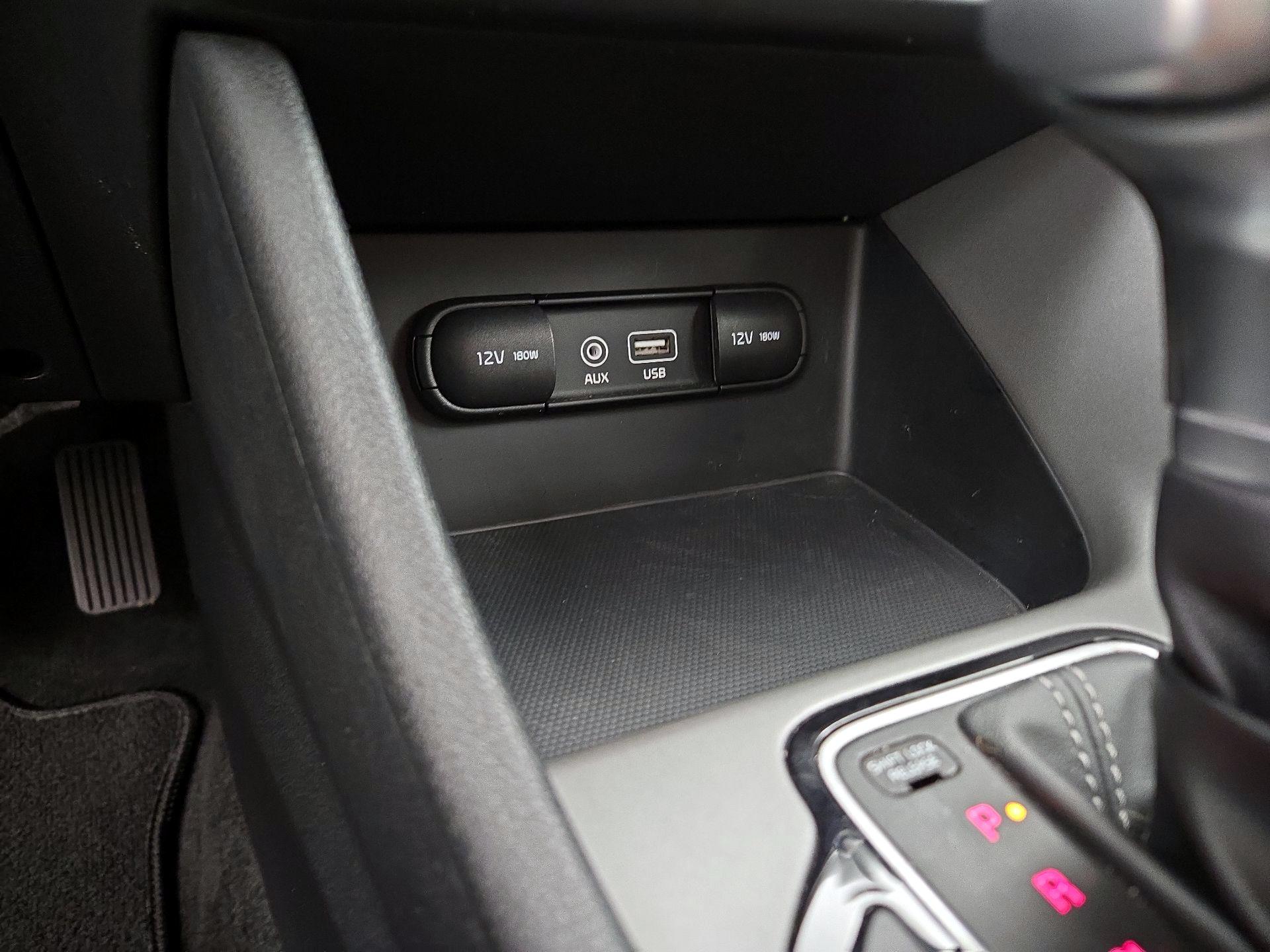 Thumbnail: 2019 Kia Niro - 18