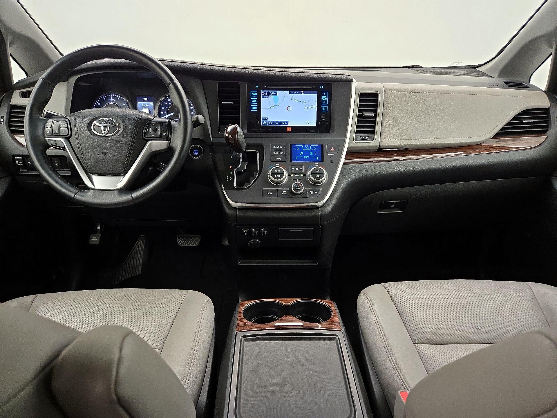 Thumbnail: 2016 Toyota Sienna - 9
