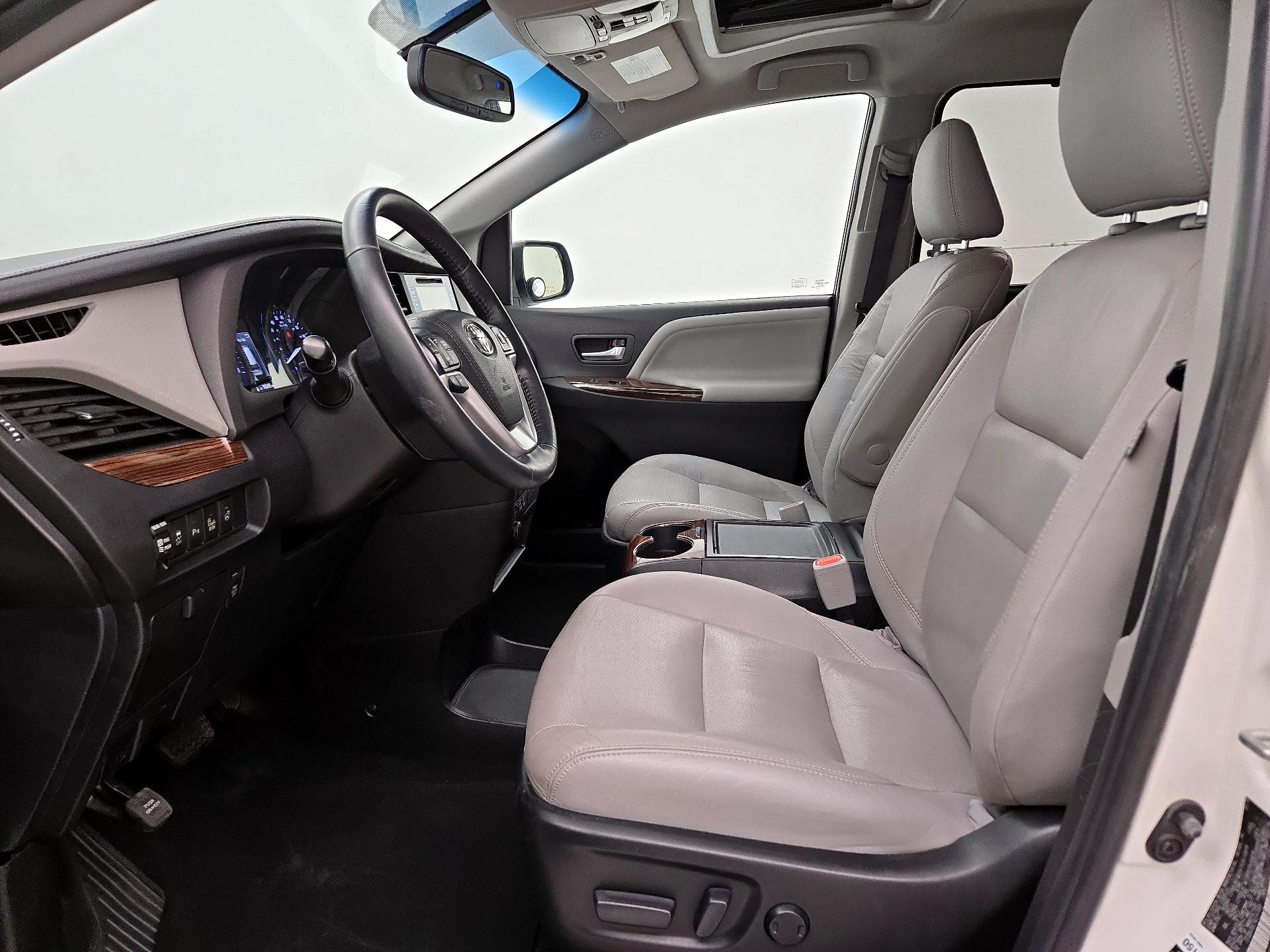 Thumbnail: 2016 Toyota Sienna - 11