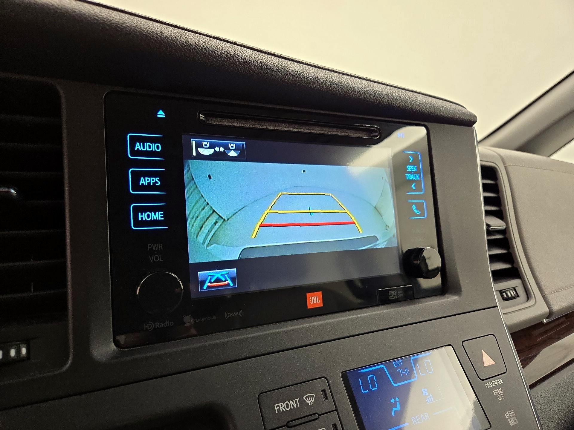 Thumbnail: 2016 Toyota Sienna - 15