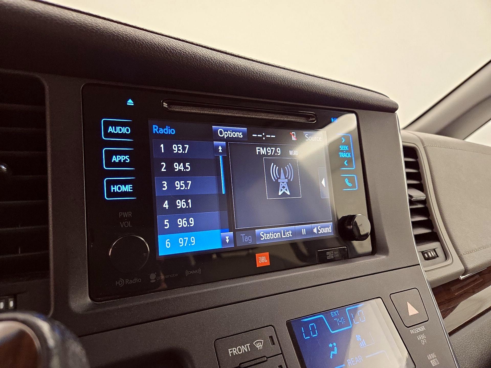 Thumbnail: 2016 Toyota Sienna - 16