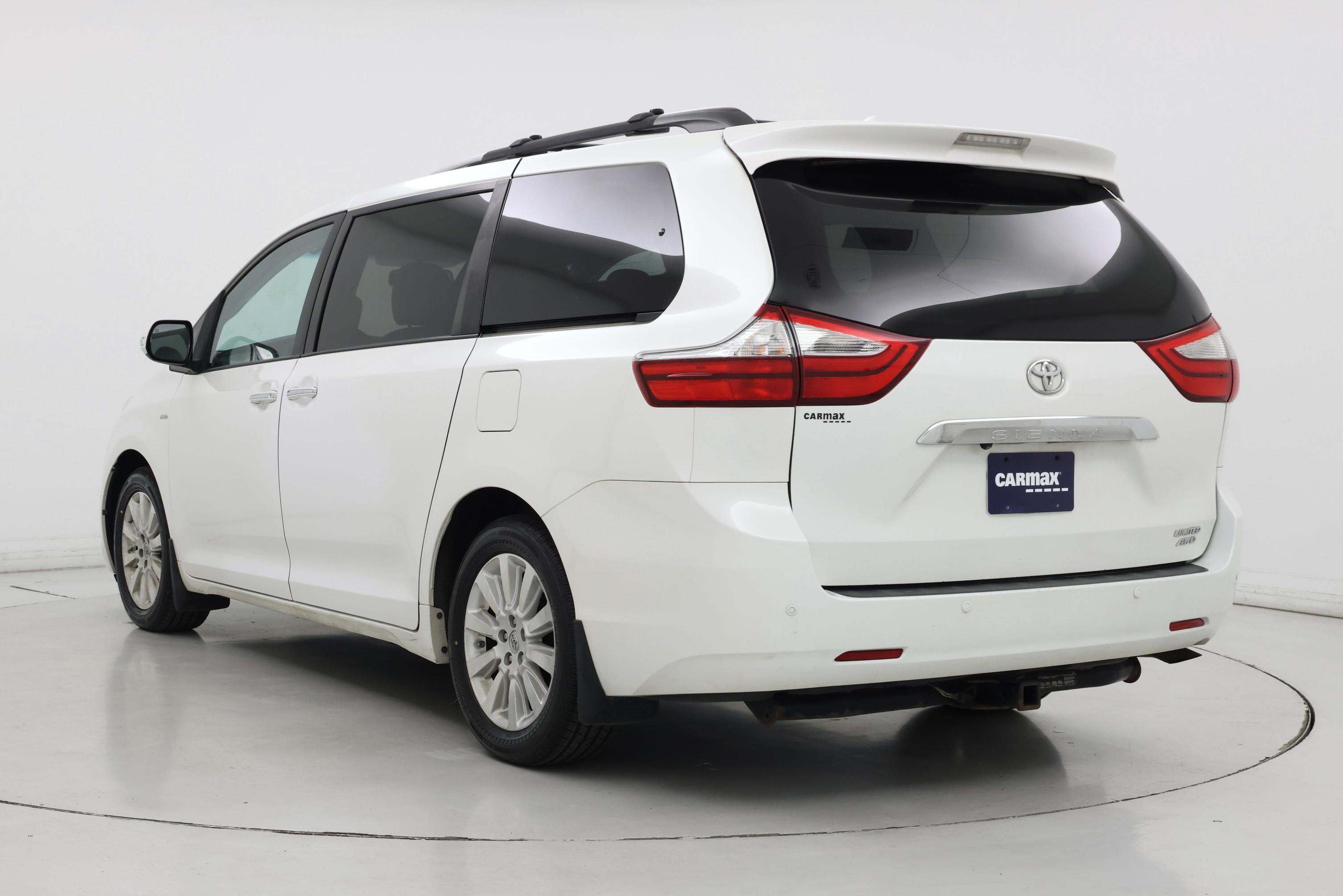 Thumbnail: 2016 Toyota Sienna - 2