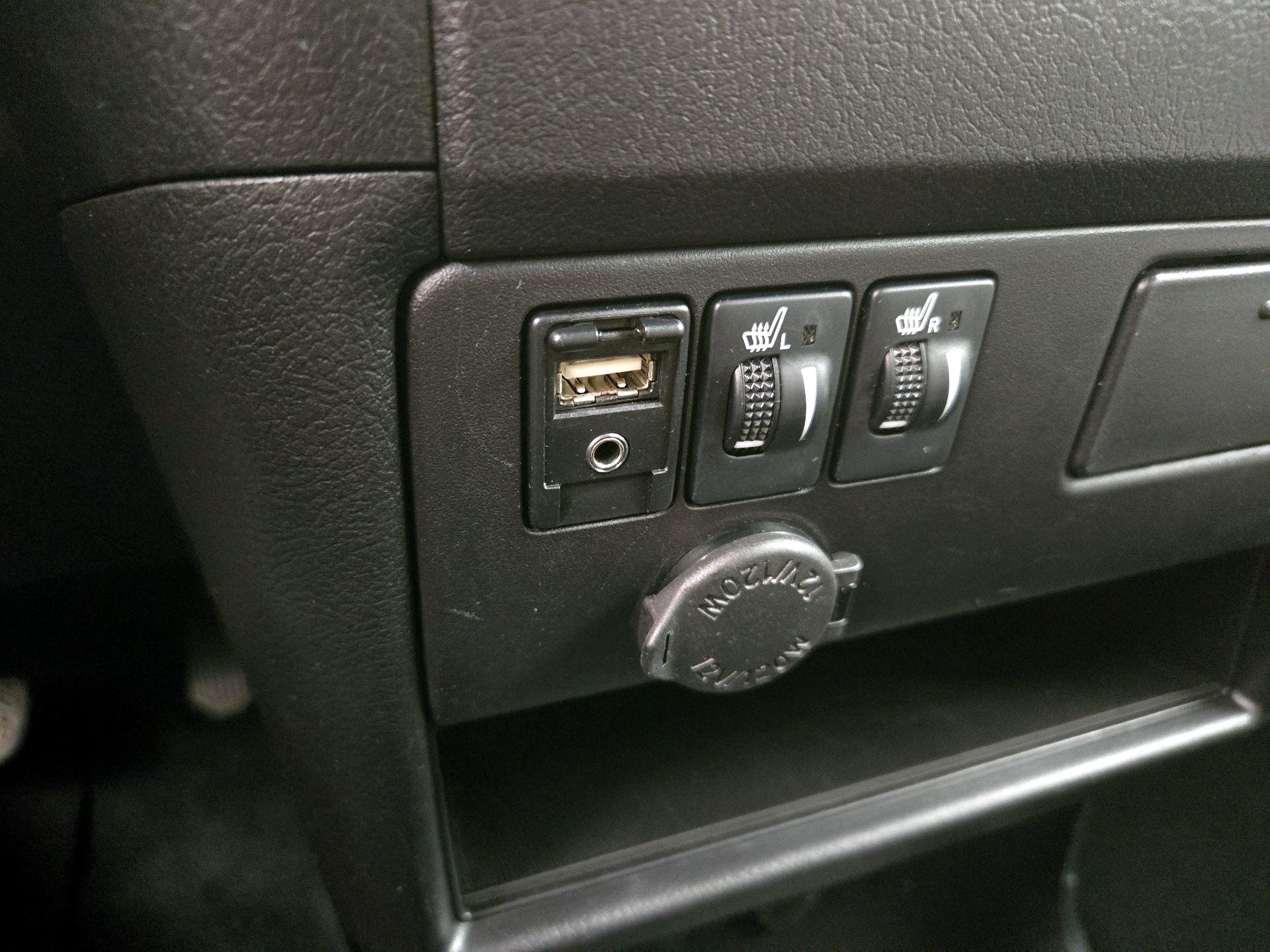 Thumbnail: 2016 Toyota Sienna - 19