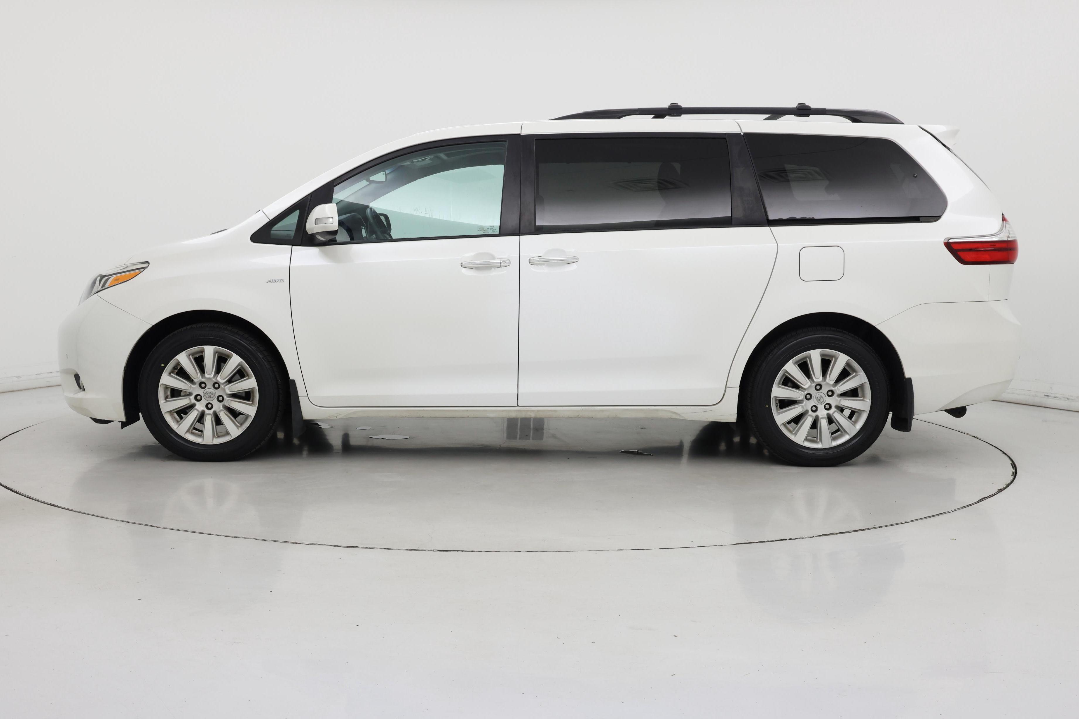 Thumbnail: 2016 Toyota Sienna - 3
