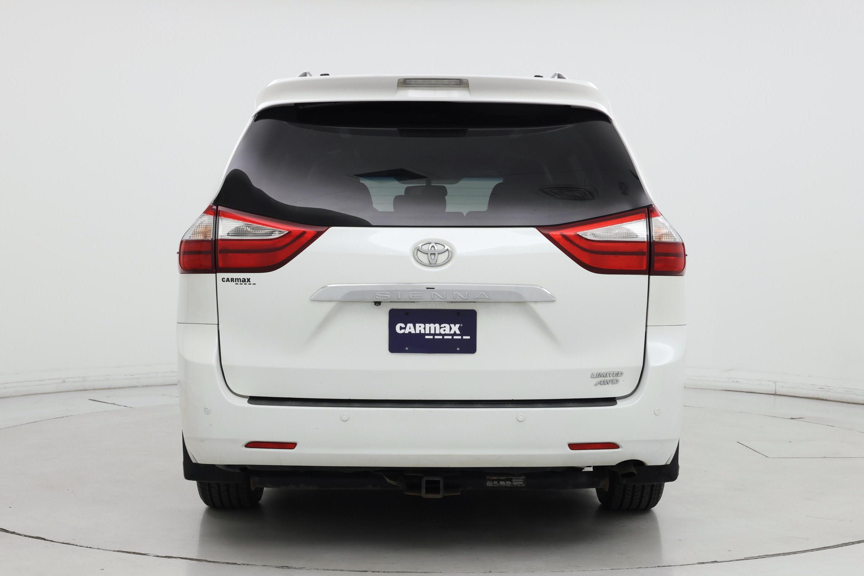 Thumbnail: 2016 Toyota Sienna - 6