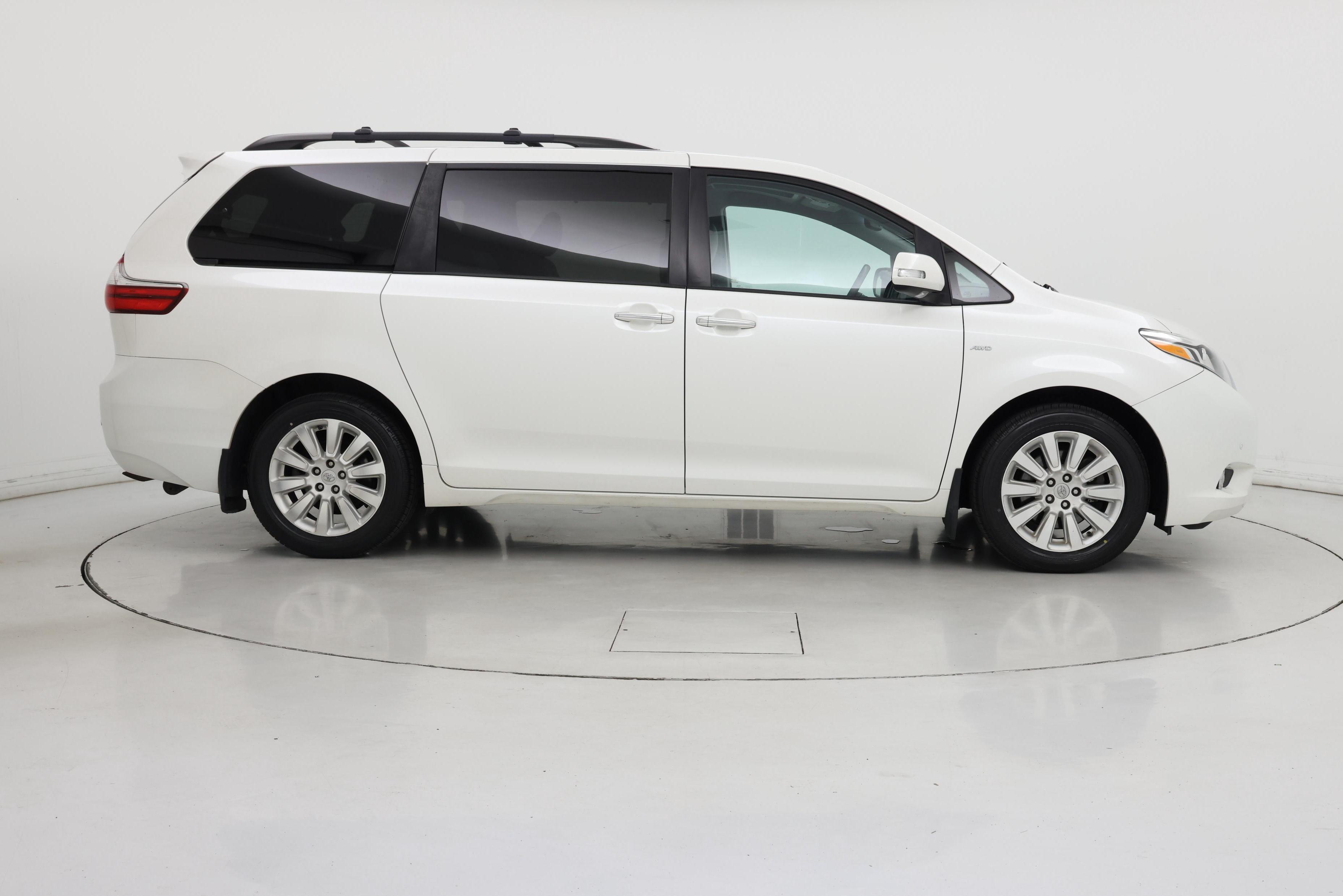 Thumbnail: 2016 Toyota Sienna - 7