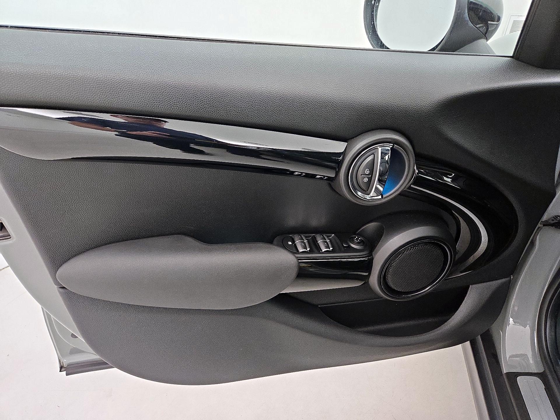 Thumbnail: 2019 MINI Cooper Hardtop - 12
