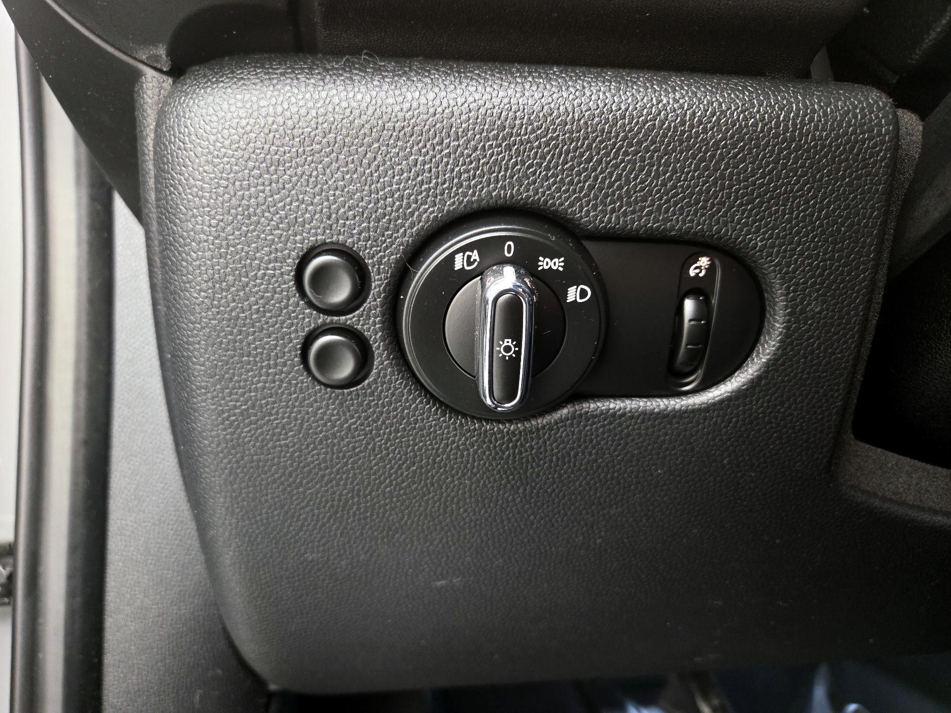 Thumbnail: 2019 MINI Cooper Hardtop - 13