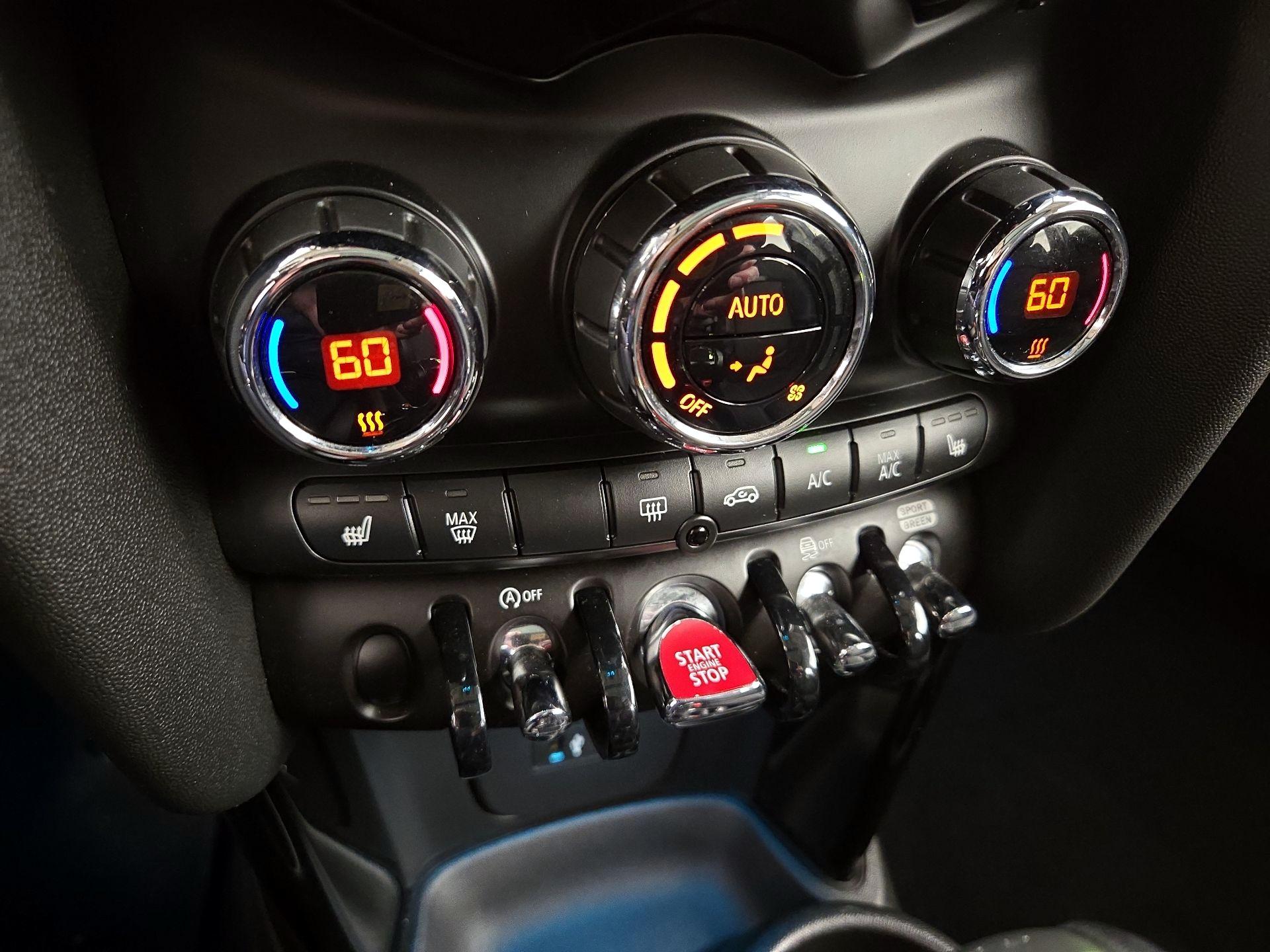 Thumbnail: 2019 MINI Cooper Hardtop - 16