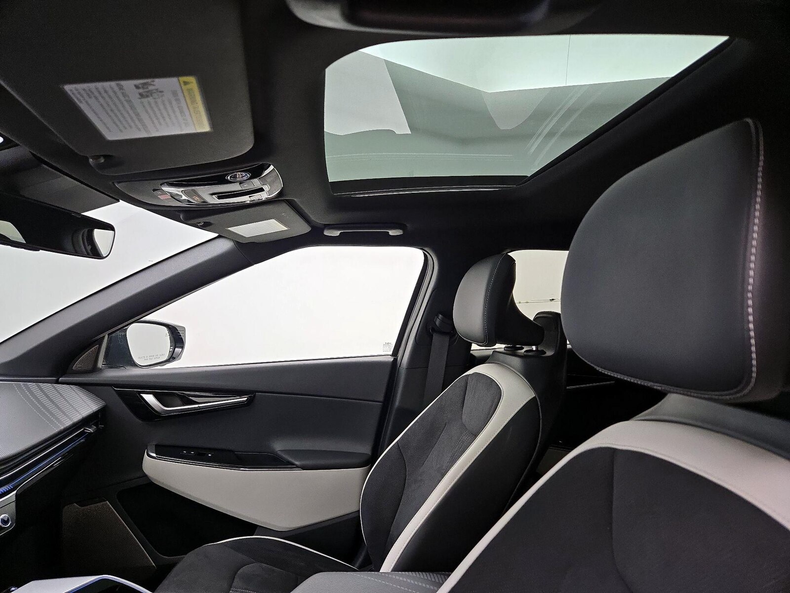 Sunroof(s) & Overhead Airbags