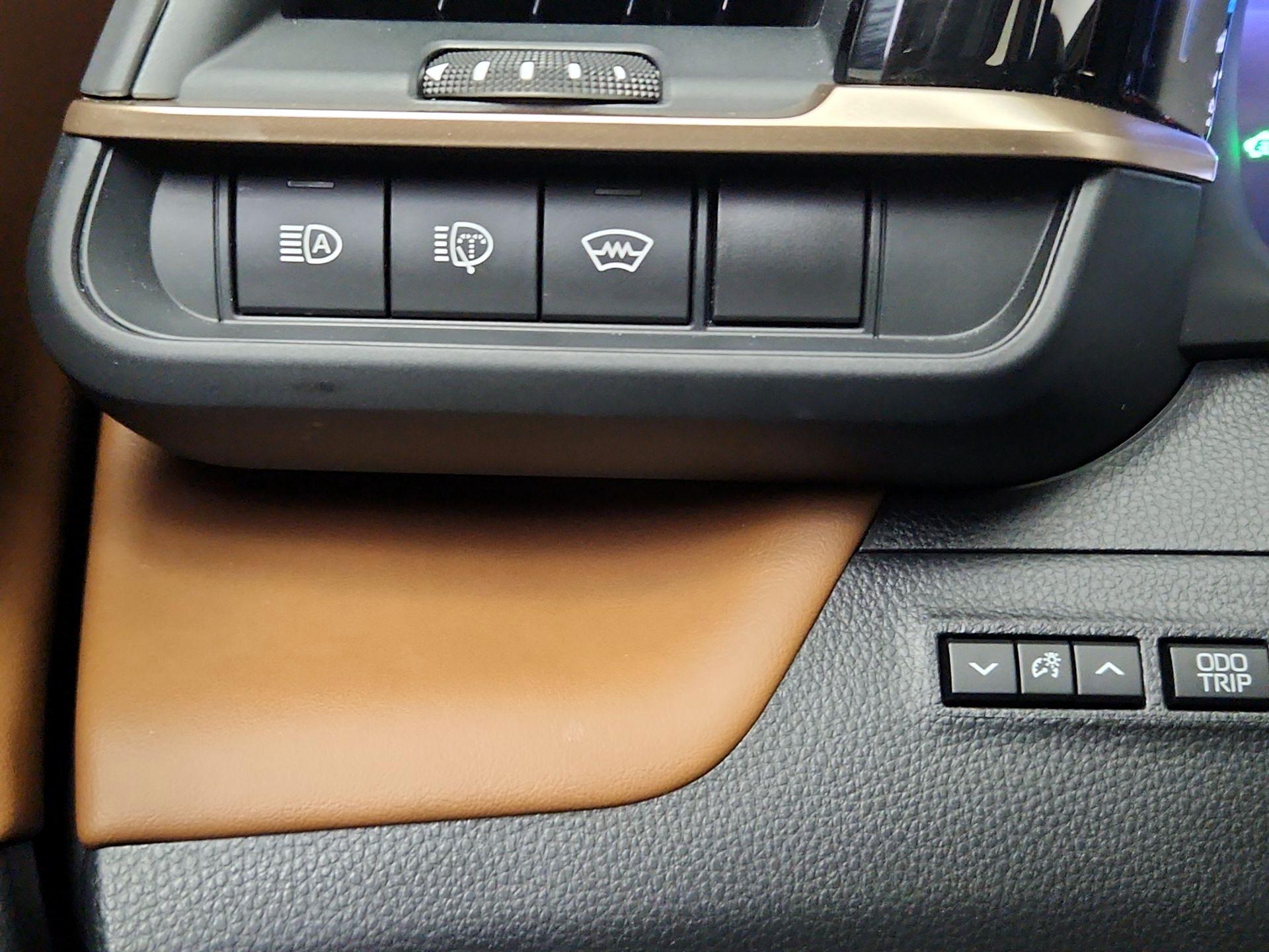 Thumbnail: 2025 Toyota Crown Signia - 13