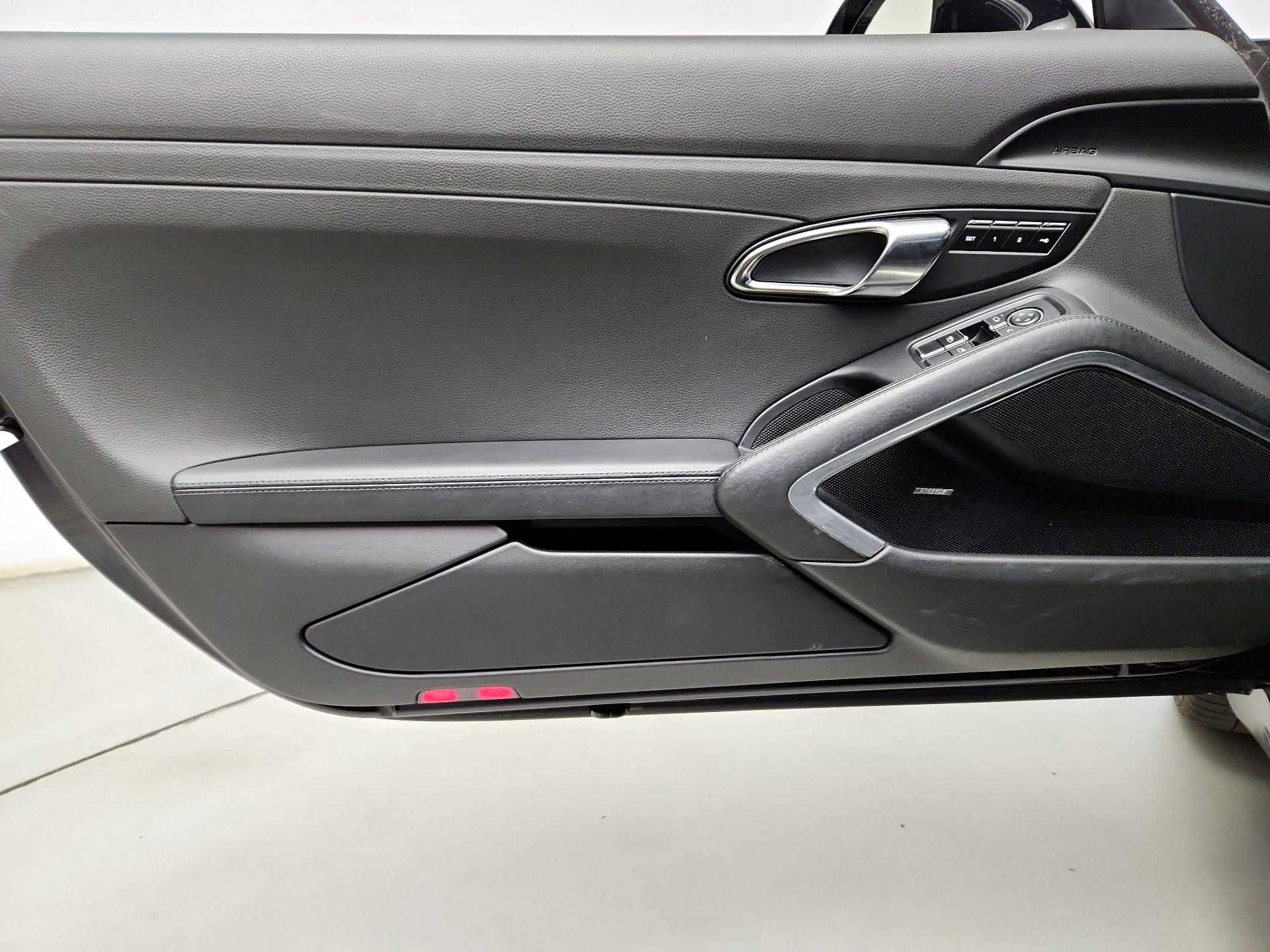 Thumbnail: 2017 Porsche 911 - 12