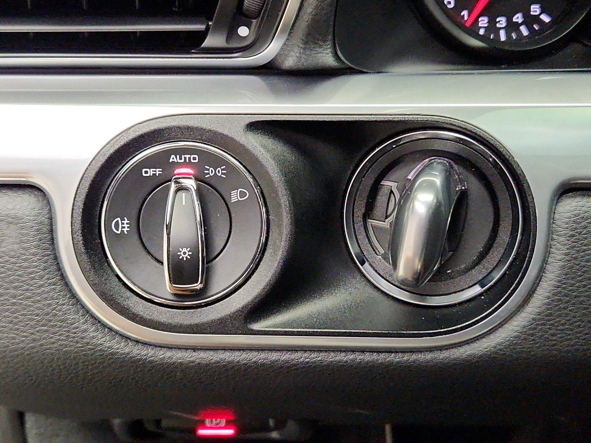 Thumbnail: 2017 Porsche 911 - 13