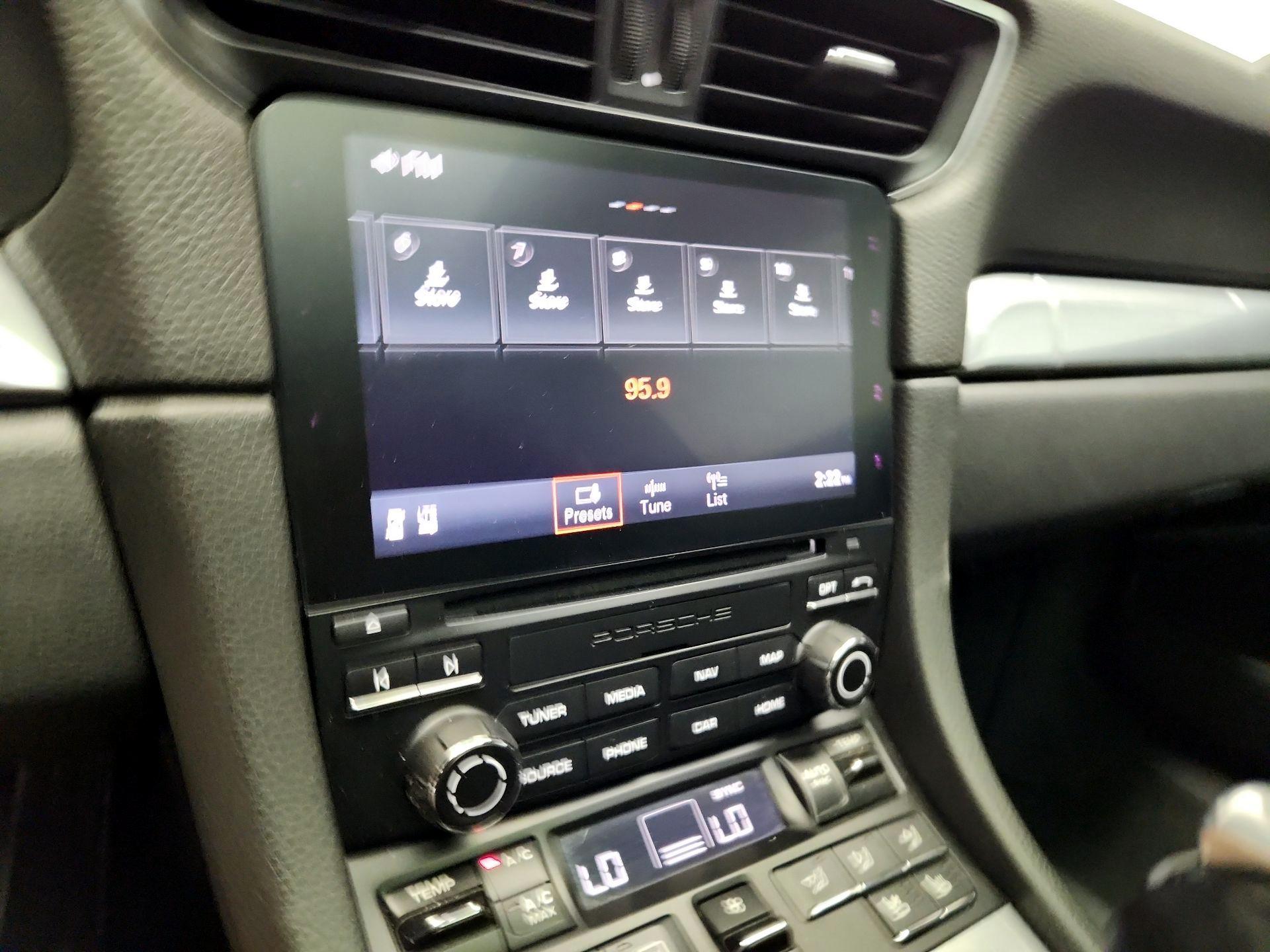 Thumbnail: 2017 Porsche 911 - 16