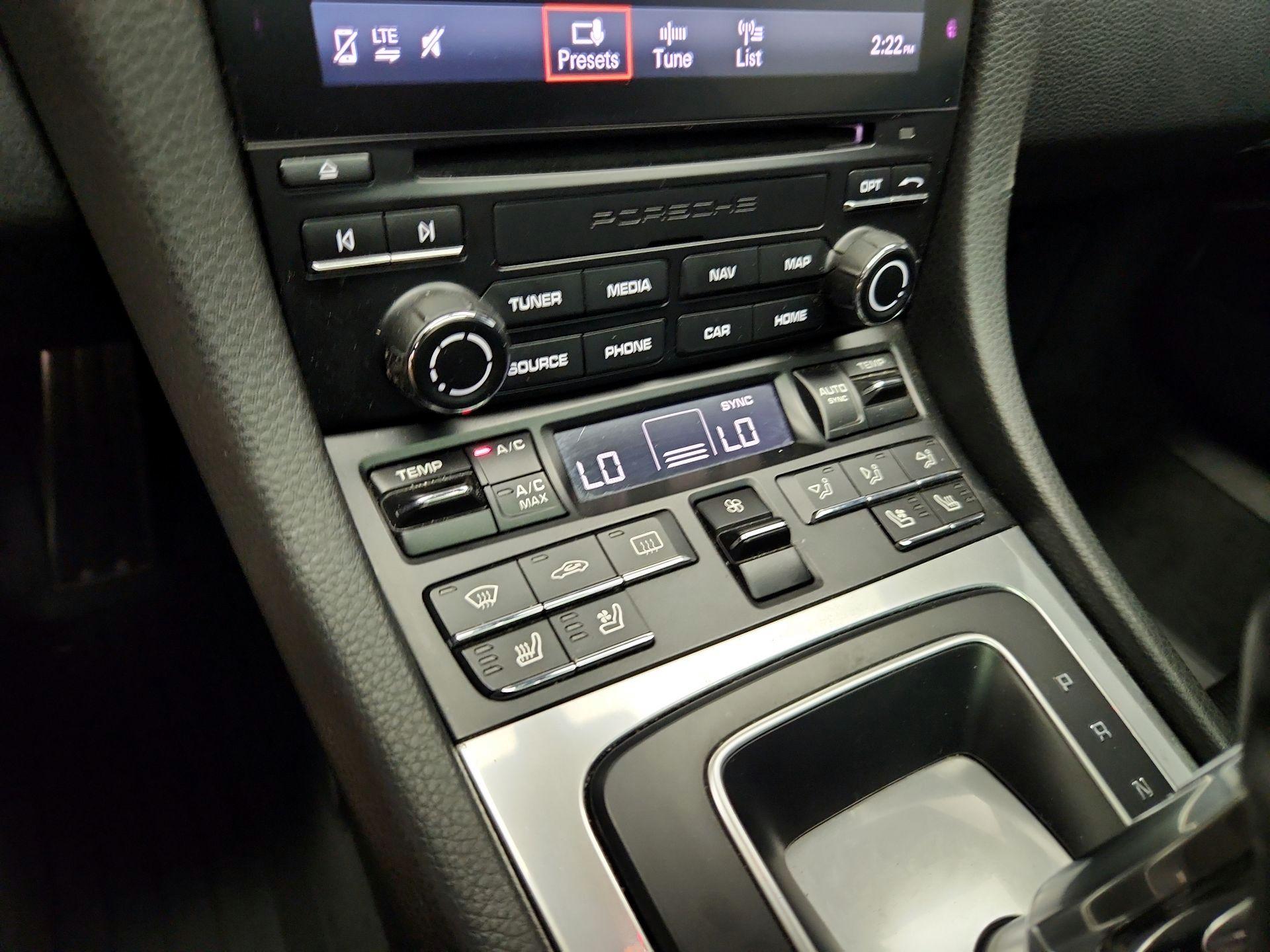 Thumbnail: 2017 Porsche 911 - 17