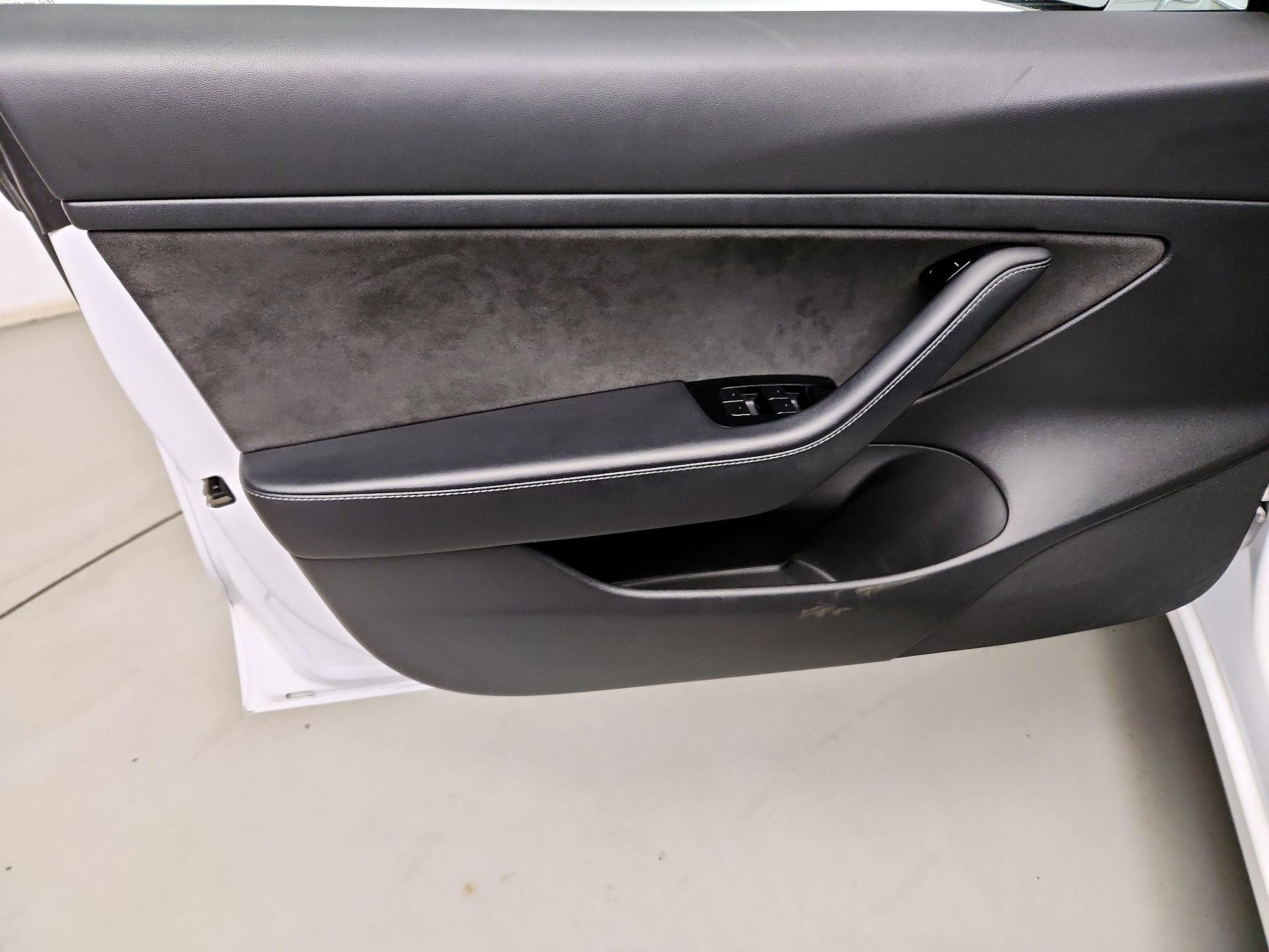 Thumbnail: 2020 Tesla Model 3 - 12