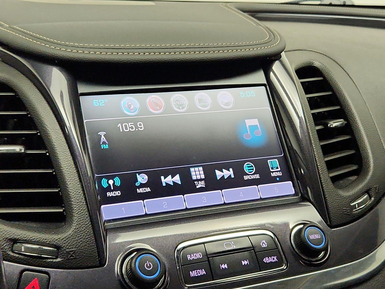 2017 Chevrolet Impala 1LT - Photo 14