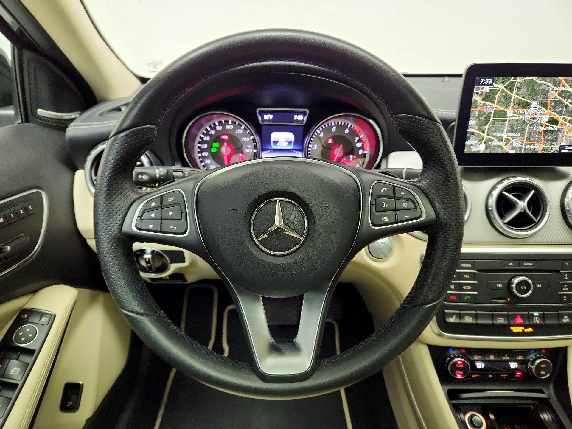 Thumbnail: 2017 Mercedes-Benz GLA - 10