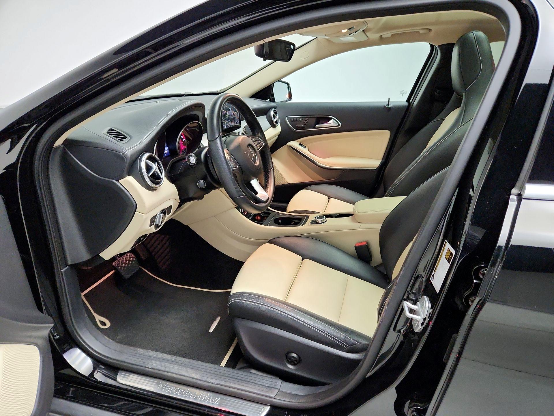 Thumbnail: 2017 Mercedes-Benz GLA - 11