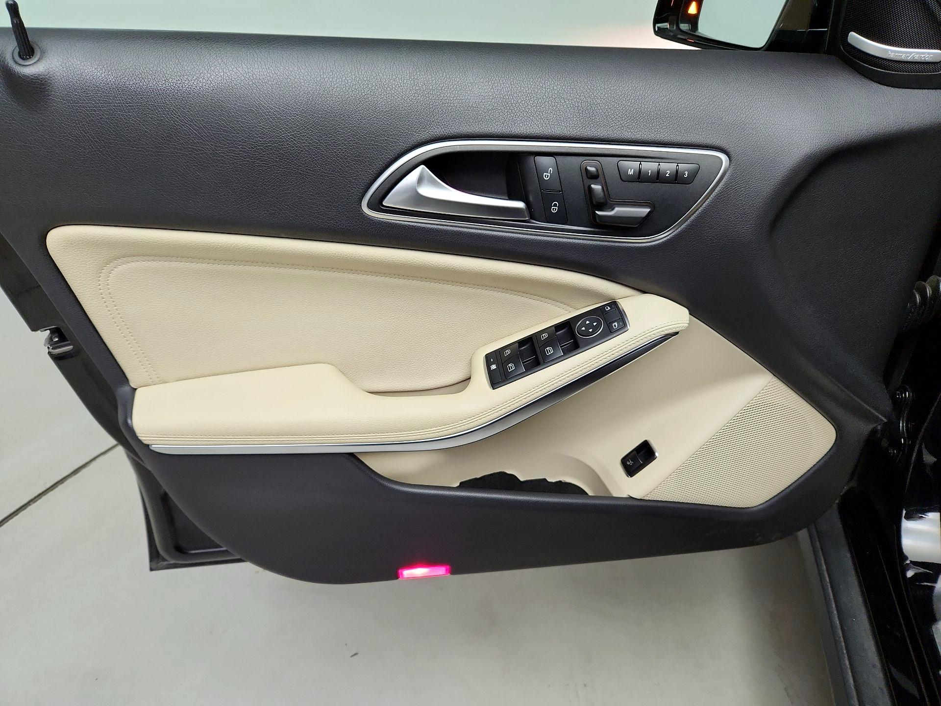 Thumbnail: 2017 Mercedes-Benz GLA - 12