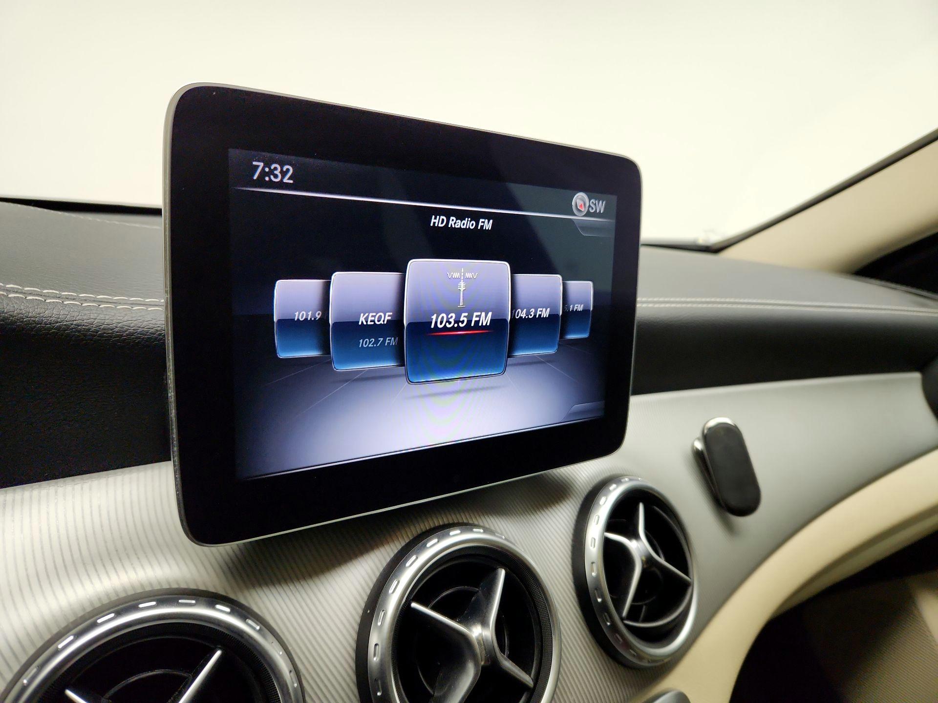 Thumbnail: 2017 Mercedes-Benz GLA - 16