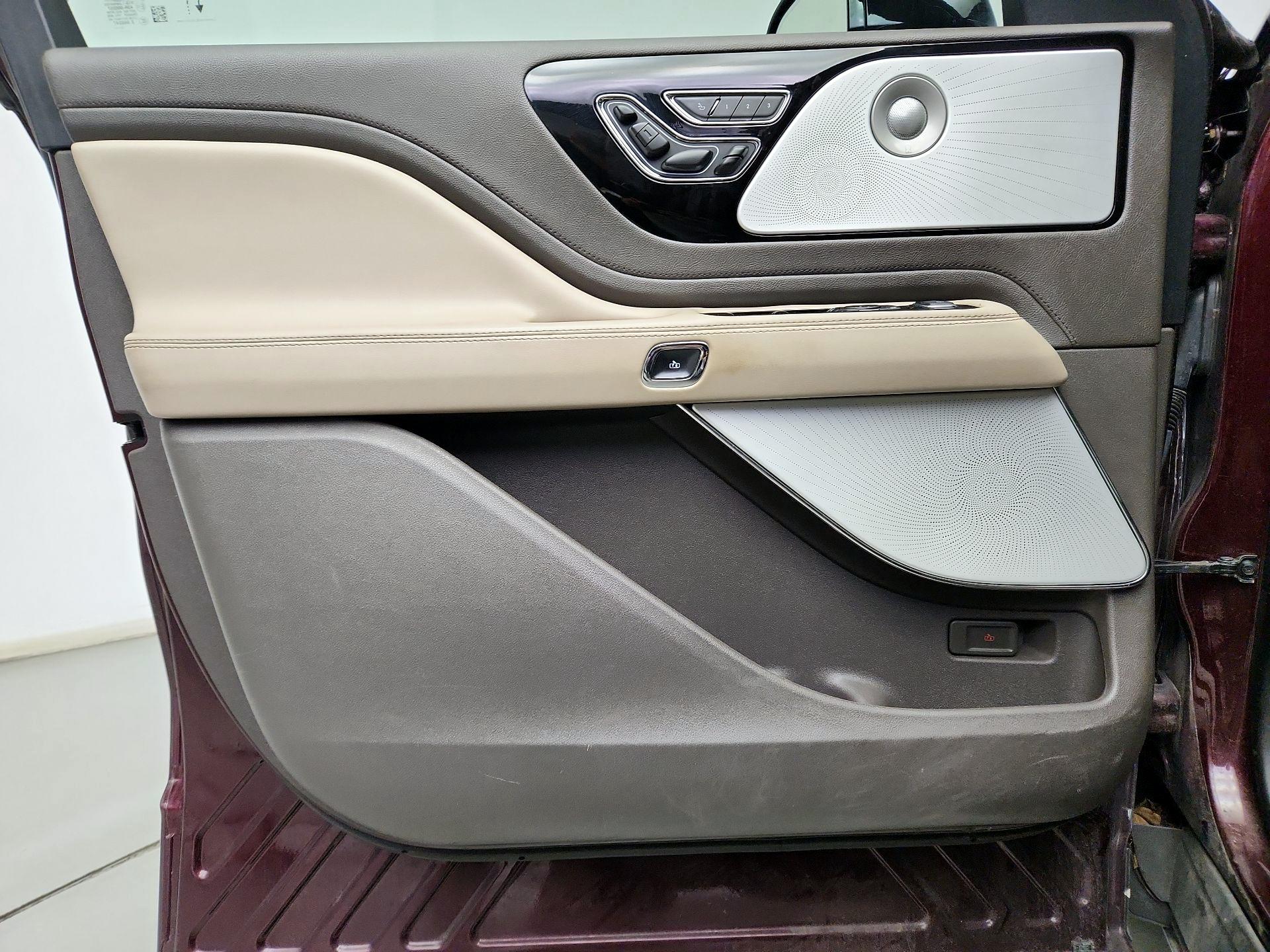 Thumbnail: 2021 Lincoln Aviator - 12