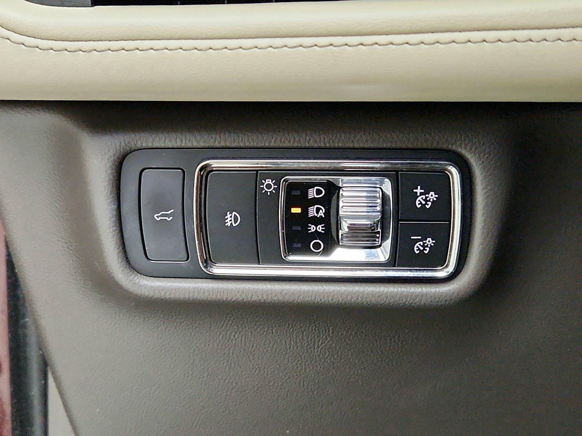Thumbnail: 2021 Lincoln Aviator - 13