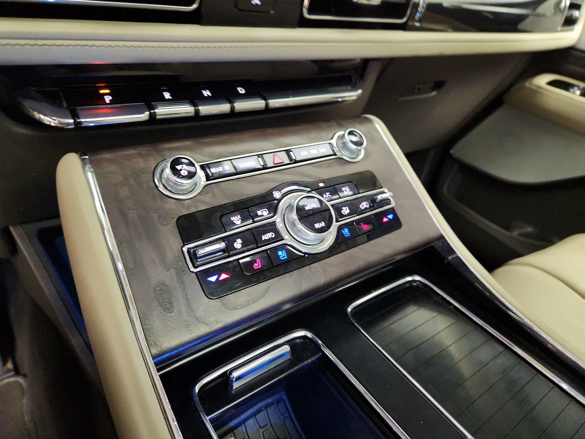 Thumbnail: 2021 Lincoln Aviator - 17