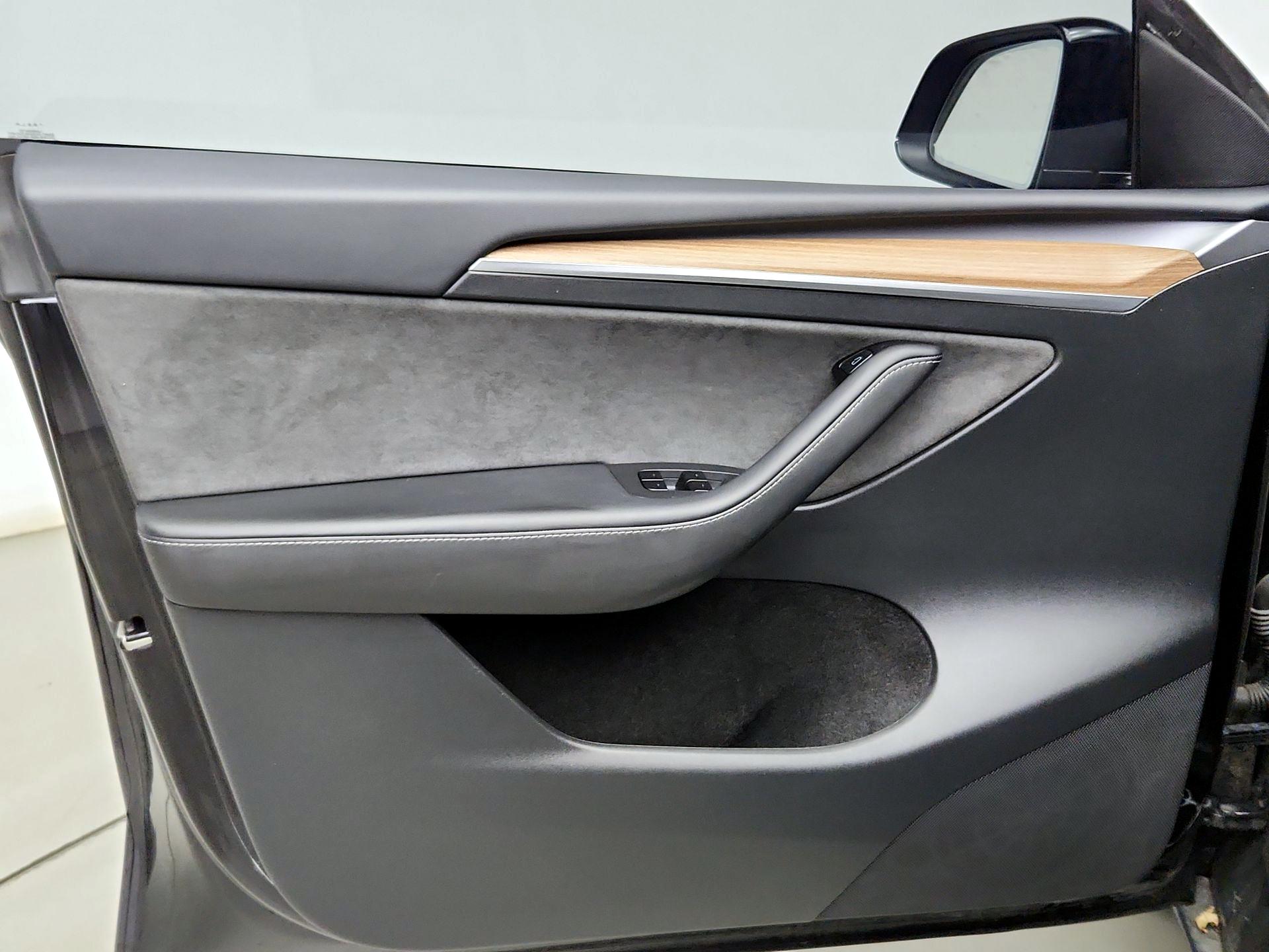 Thumbnail: 2025 Tesla Model Y - 12